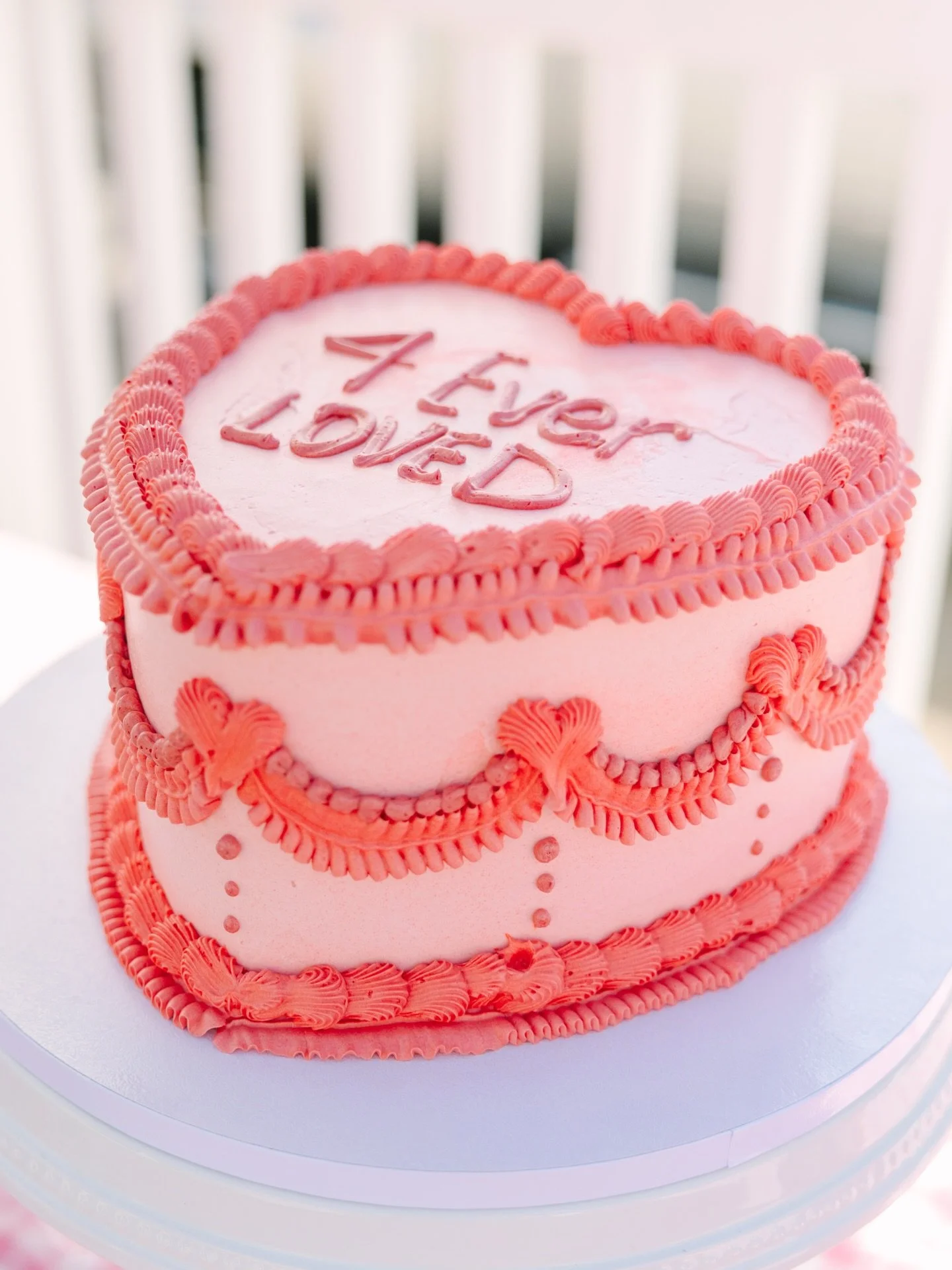4 Ever LOVED 
.
.
.
.
.
#valentinesday #4thbirthday #heartshapedcake #lambeth #cake 
Photographer: @jessicalynn_photo 
Signage &amp; hats: @baywoodmakery 
Coffee &amp; mimosa bar: @wesandwrenmobilebar
Backdrop: @goldiecrewcreative
Balloons &amp; rent