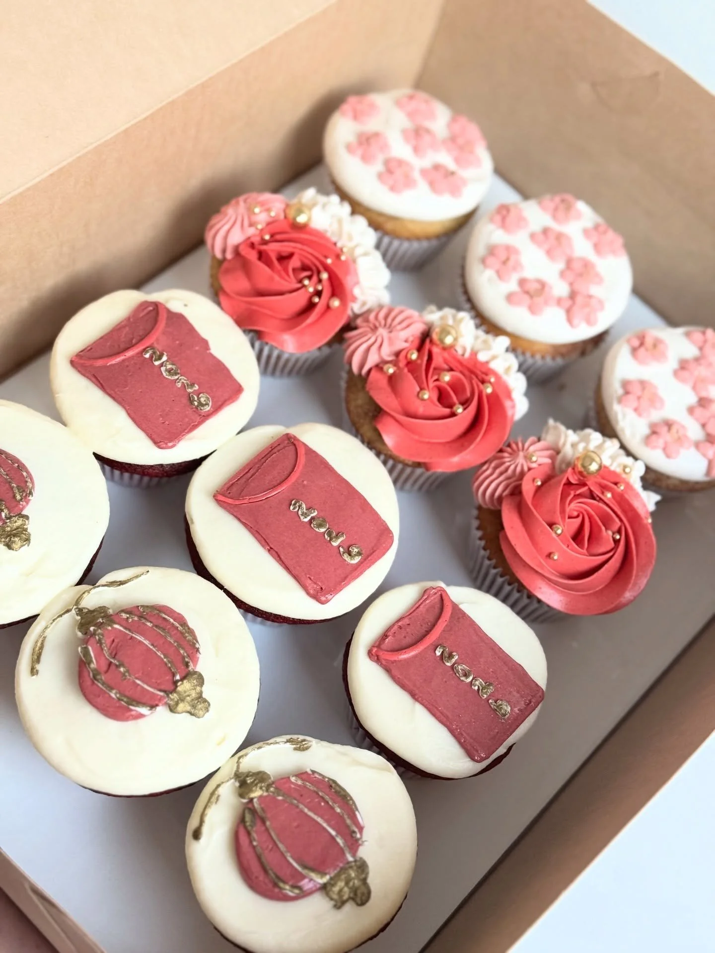 Lunar New Year cupcakes 🐴 🏮 🌸
.
.
.
.
.
#lunarnewyear #cupcakes #yearofthehorse #buttercream #cupcake