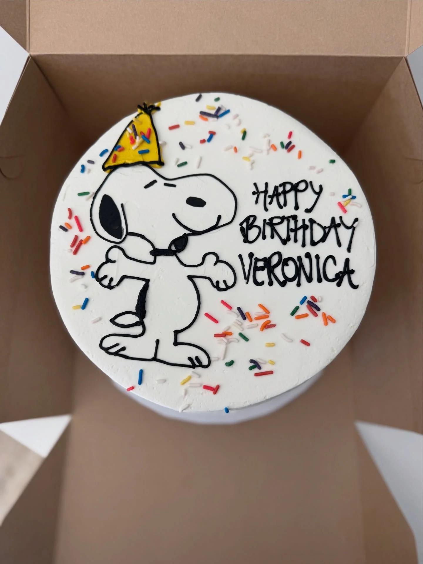Snoopy wishing Veronica a Happy Birthday! 
.
.
.
.
.
#snoopy #snoopycake #happybirthday #birthdaycake #cake