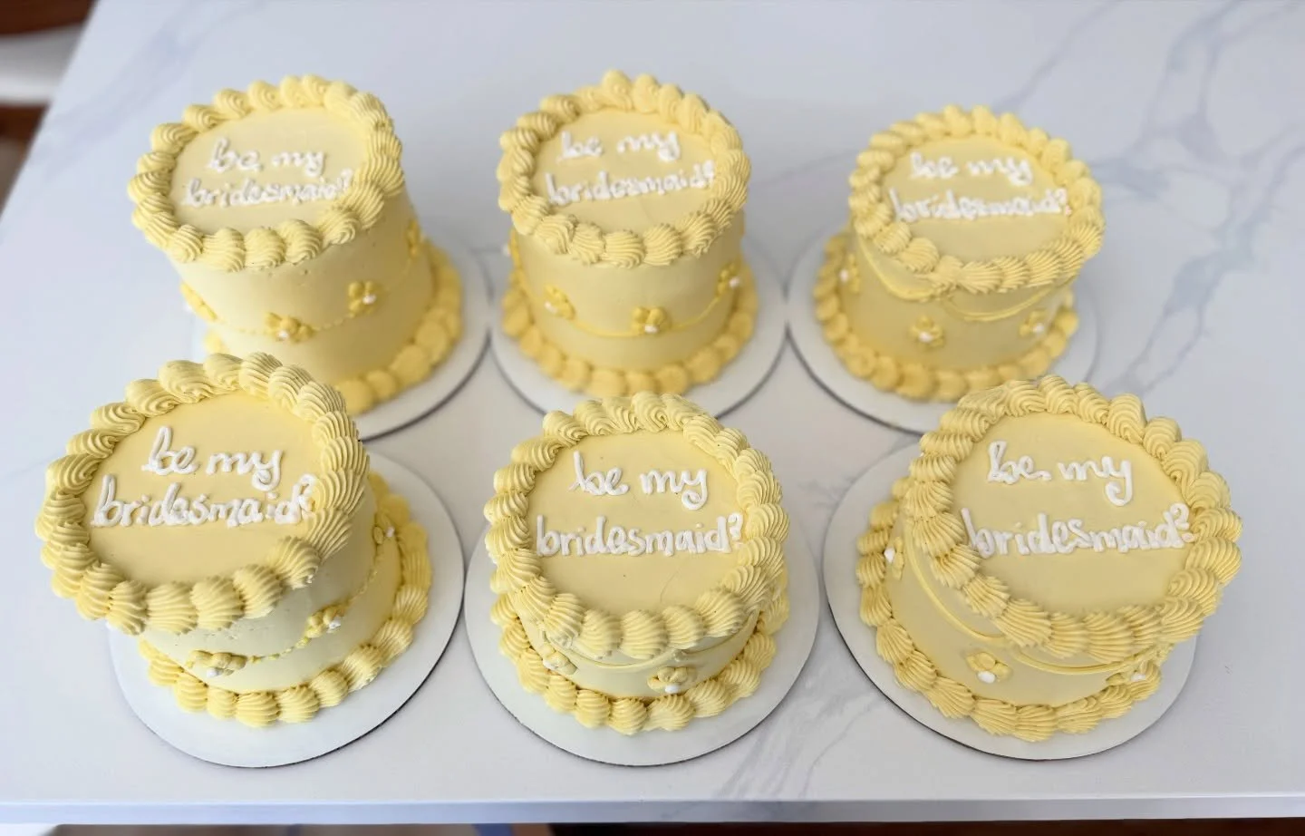 The best bridesmaid proposal IMO 💛
.
.
.
.
.
#bridesmaidproposal #cake #lambeth #lambethcake #buttercream