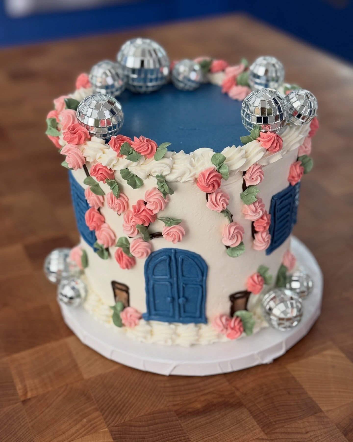 Mamma Mia inspired birthday cake 🤩
.
.
.
.
.
#mammamia #cake #buttercream #discoball #birthdaycake