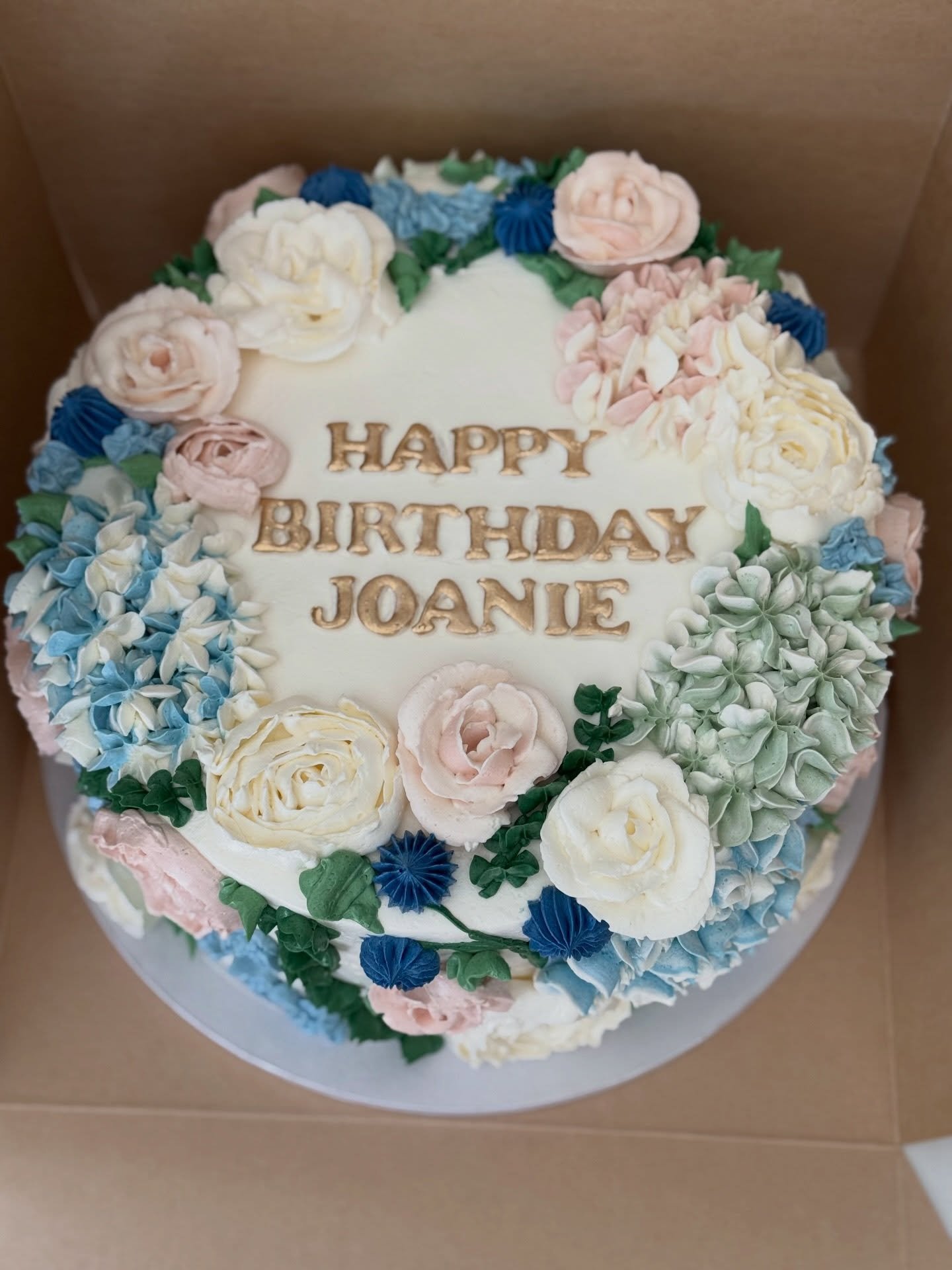 First Day of Spring 🌹🪻🌸🌺🌷🌼
.
.
.
.
.
#buttercreamflowers #cake #happybirthday #buttercream #cakes