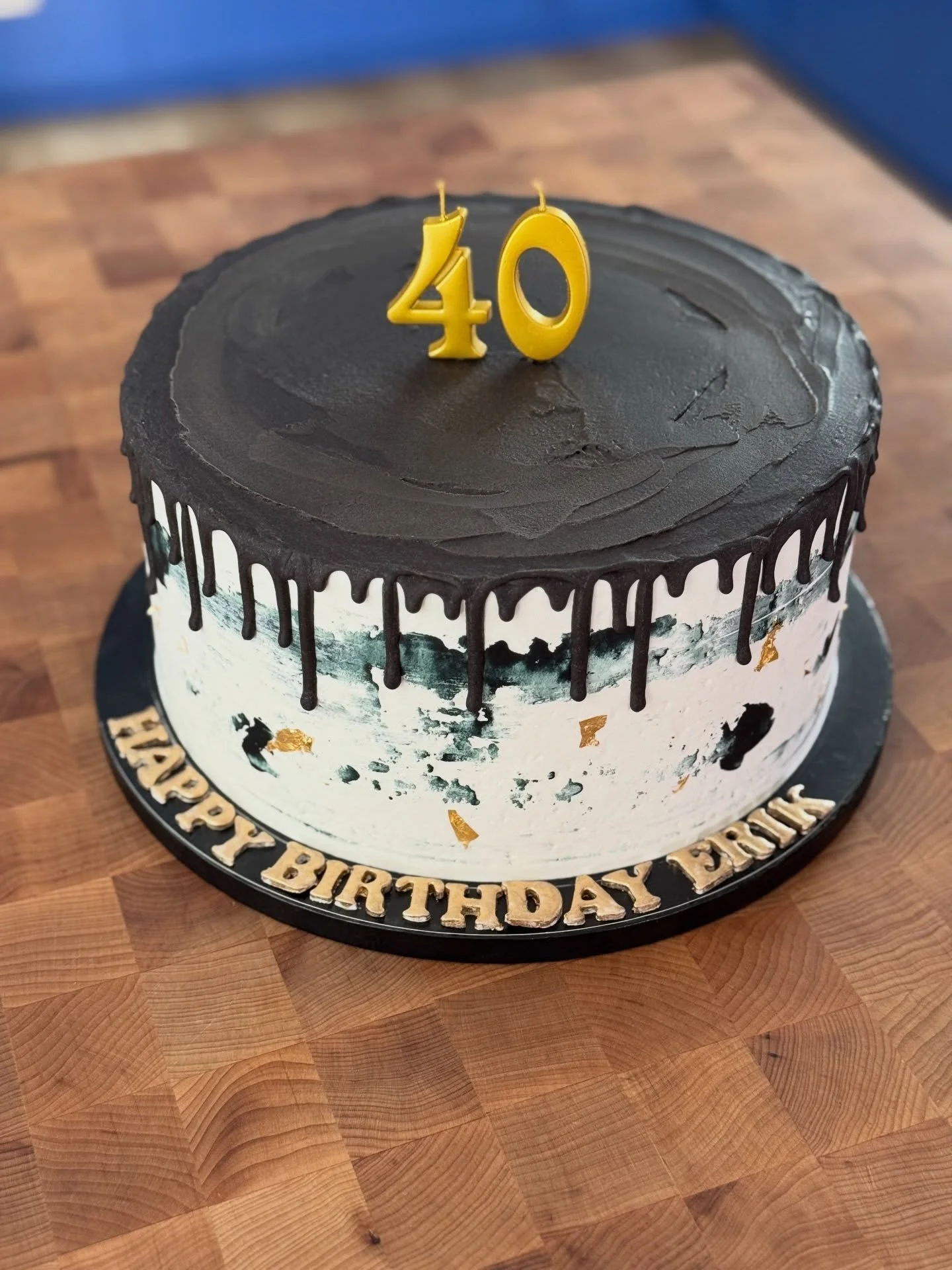 40
.
.
.
.
.
#40thbirthdaycake #cake #dripcakes #buttercream #40