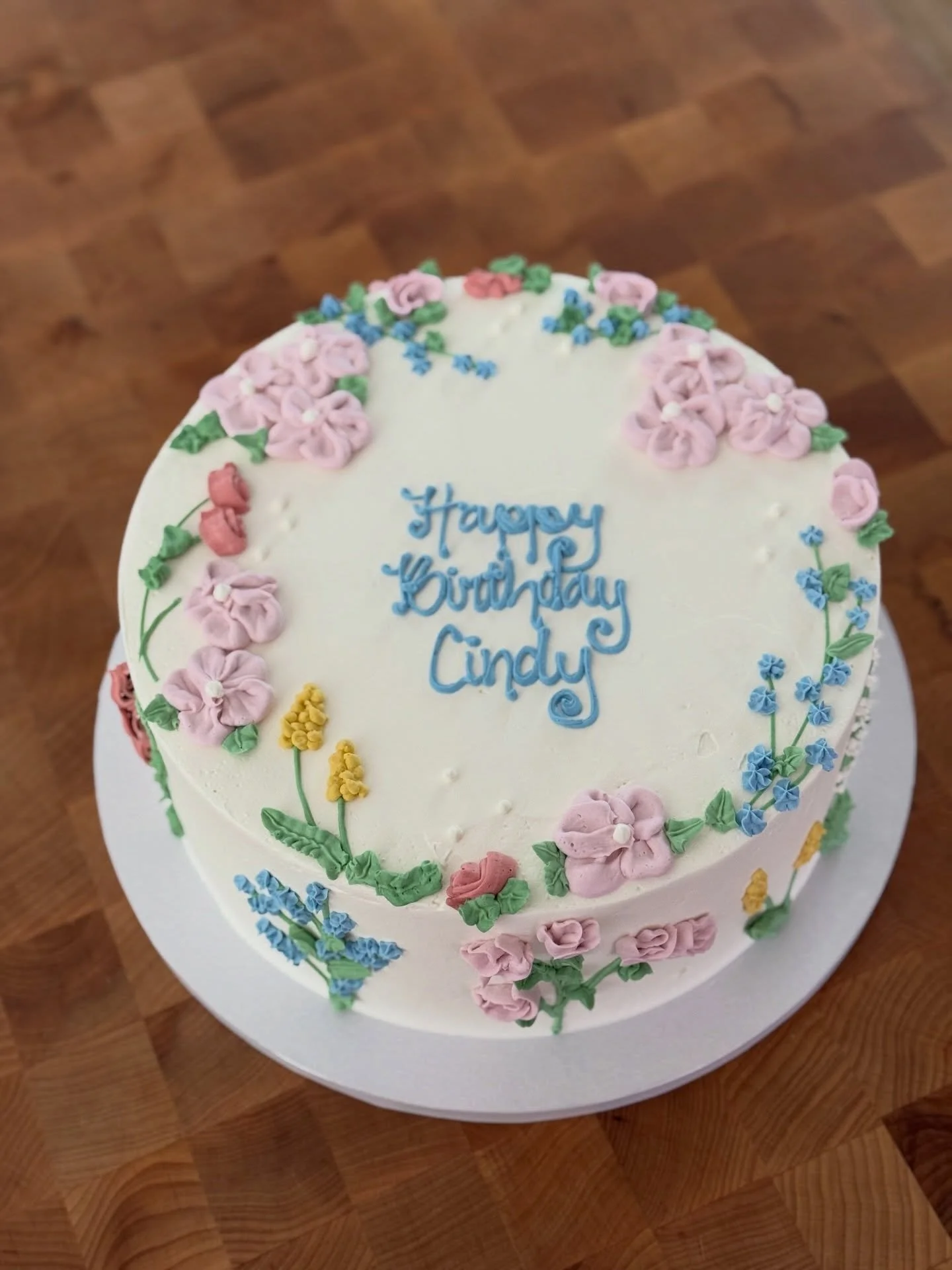 Flower Friday 🌹🌸💐🌺🌷🌻🥀🌼🪻
.
.
.
.
.
#buttercreamflowers #happybirthday #cake #buttercream #cakes