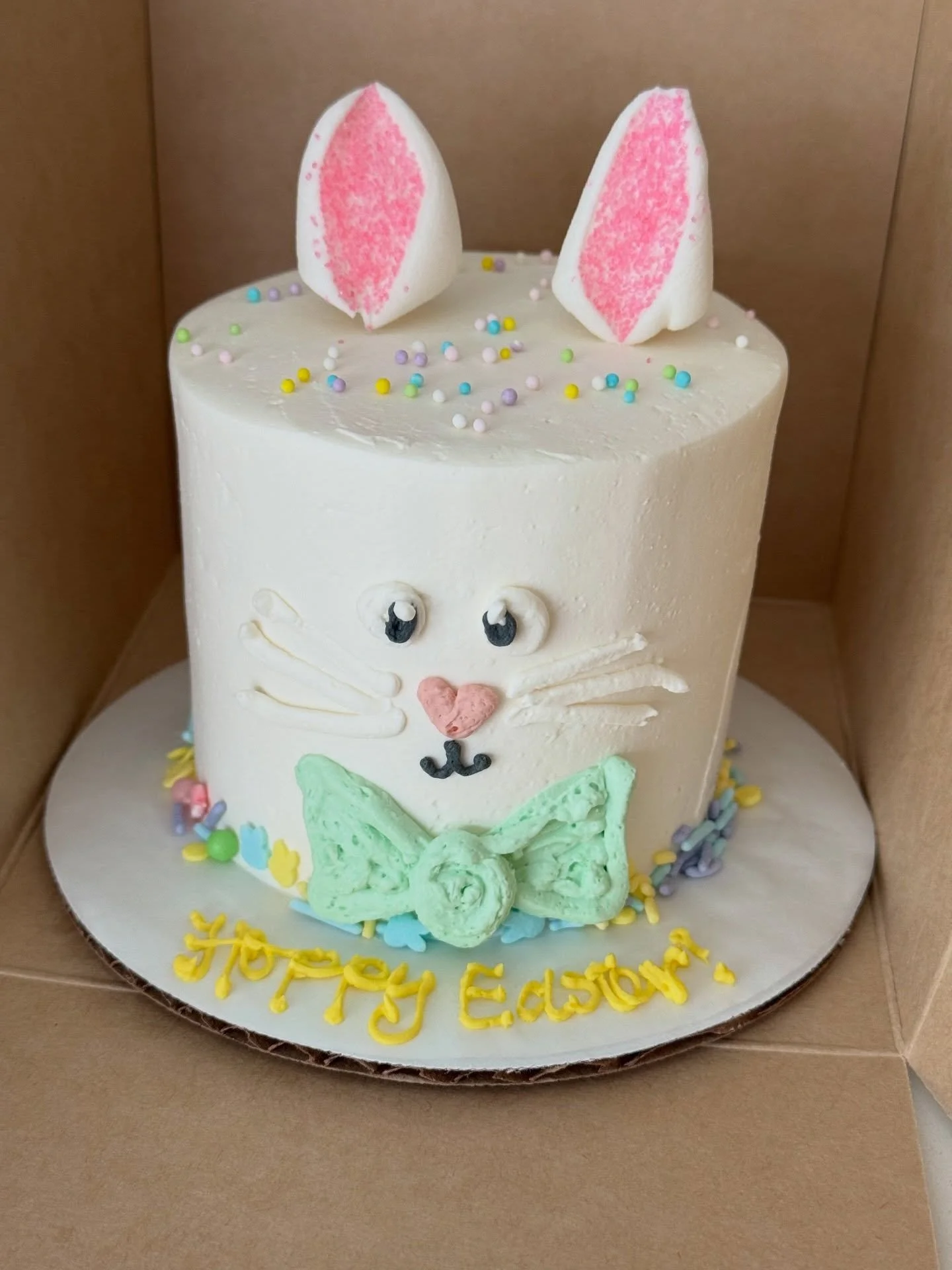 Hoppy Easter! 
.
.
.
.
.
#hoppyeaster #cake #buttercream #sugarcookies #peeps