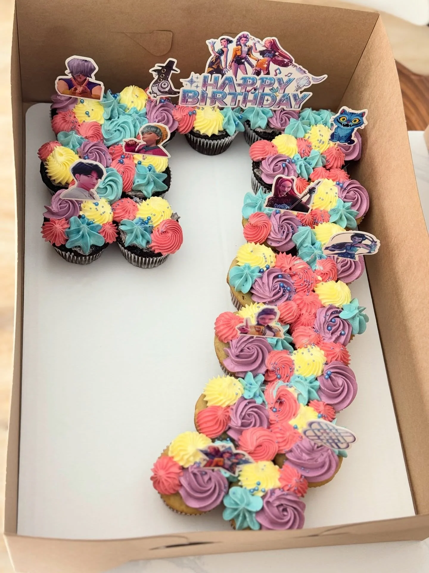 Mika is 7!
.
.
.
.
.
#kpopdemonhunters #cupcakes #cupcake #7 #buttercream