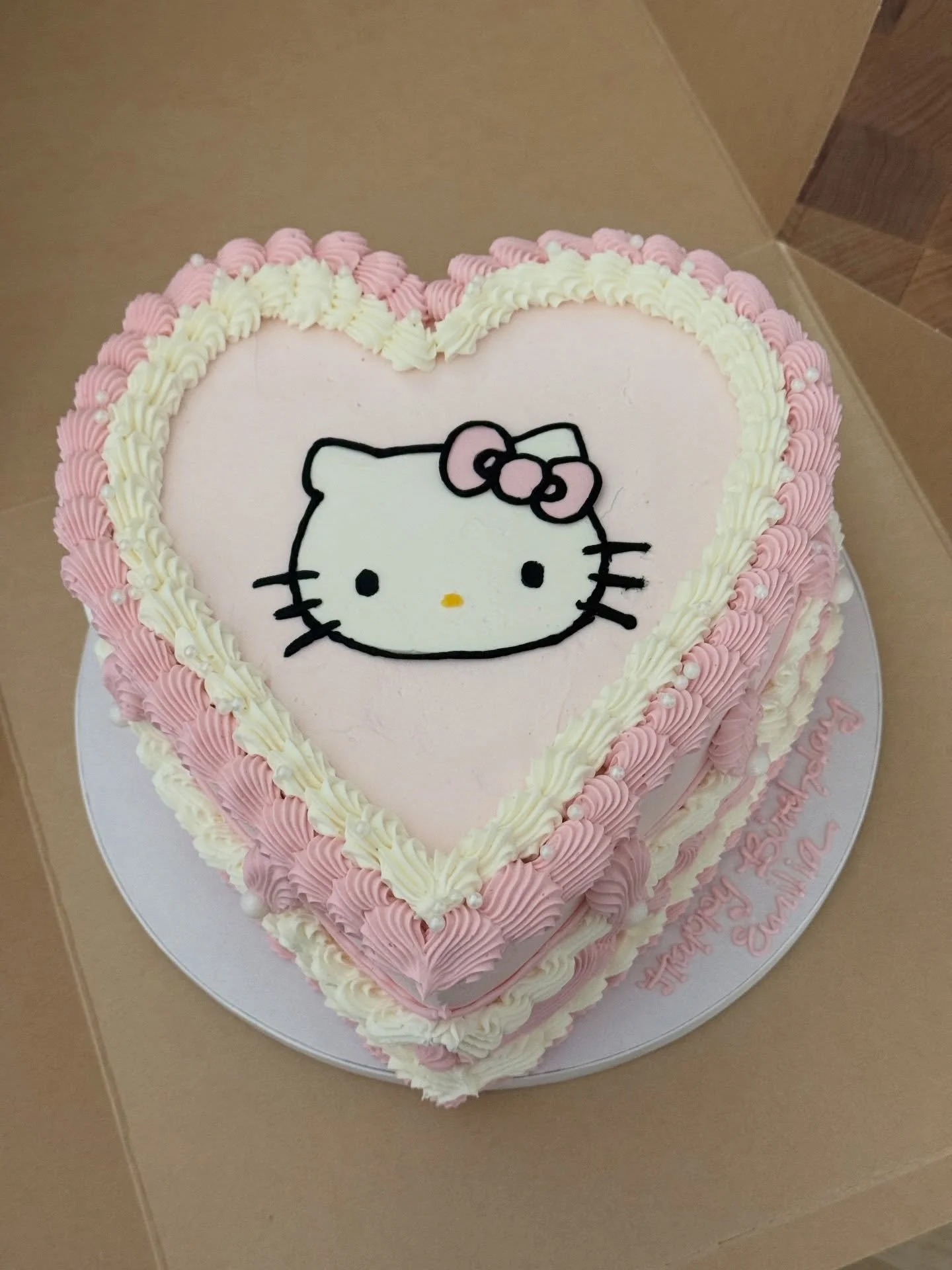 🎀
.
.
.
.
.
#hellokitty #hellokittycake #lambeth #cake #buttercream