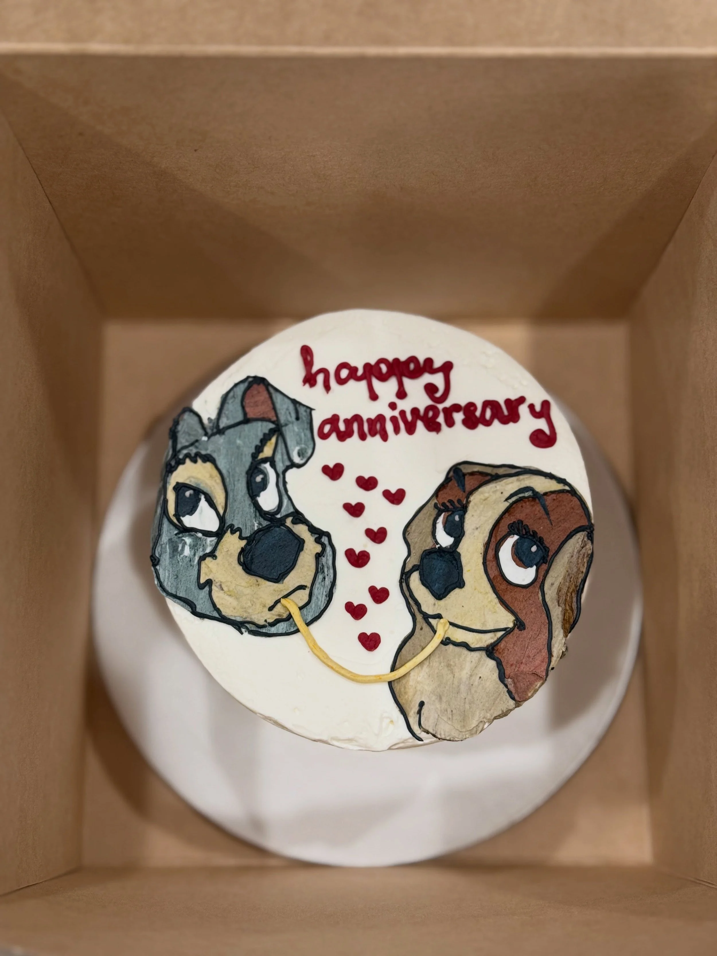 9 little hearts to celebrate a 9 month anniversary ❤️❤️❤️❤️❤️❤️❤️❤️❤️&hellip;it&rsquo;s the little touches of small details that I love adding to a cake!
.
.
.
.
.
#ladyandthetramp #anniversary #cake #buttercream #cakes
