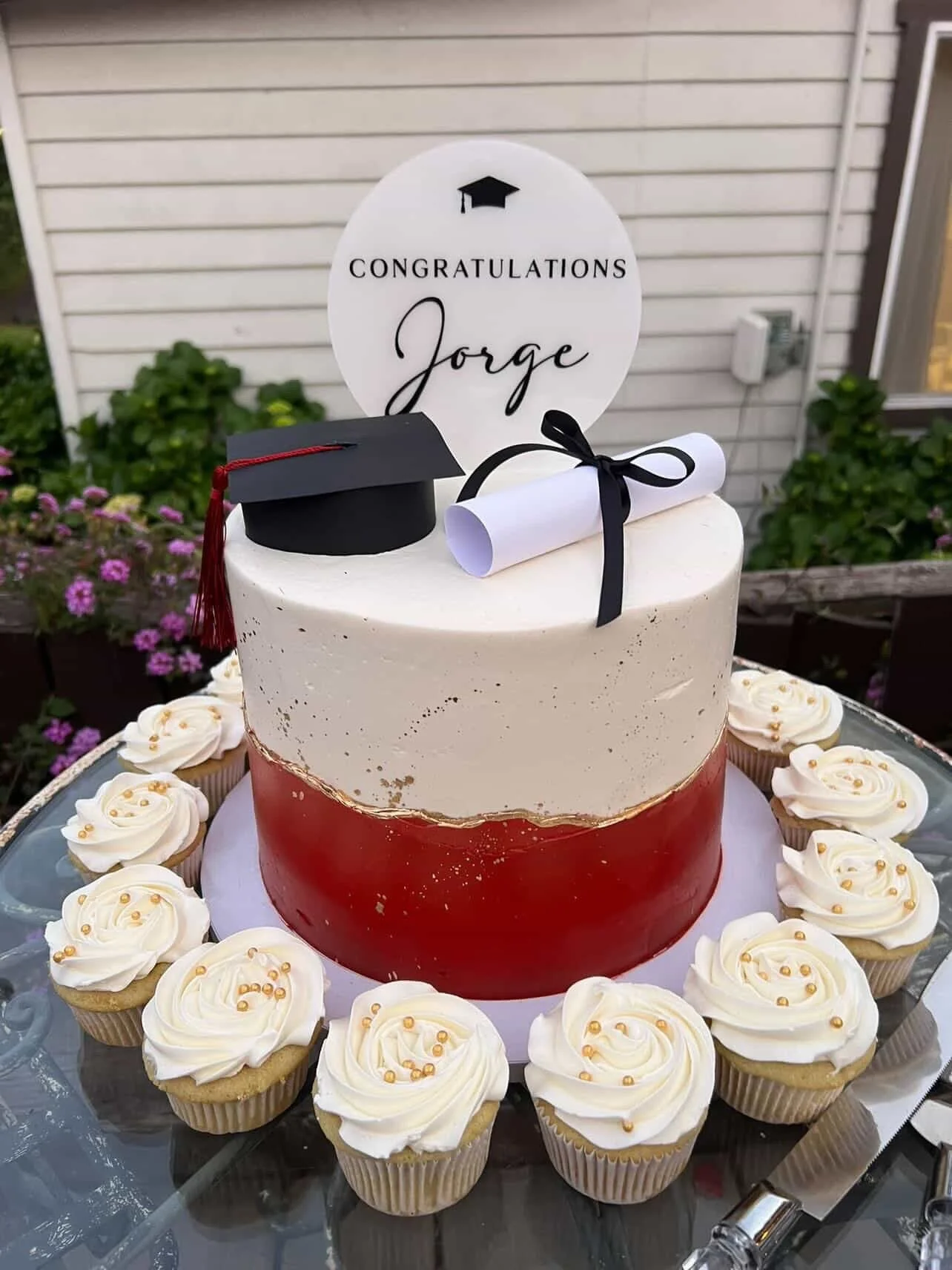I always feel so grateful when I meet other local vendors  at an event and that we connect again for other events! Thank you to @wendysballoons.co @wendyscalligraphy for choosing me to be a part of your husband&rsquo;s graduation party and adorning m