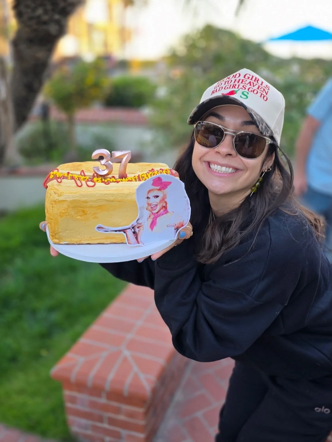 A glizzy cake for the birthday girl 🌭 thank you to @wendysballoons.co @wendyscalligraphy for the Darlene cake topper to complete the vibe! 
.
.
.
.
.
#hotdog #glizzy #cake #buttercream #dragqueensofinstagram