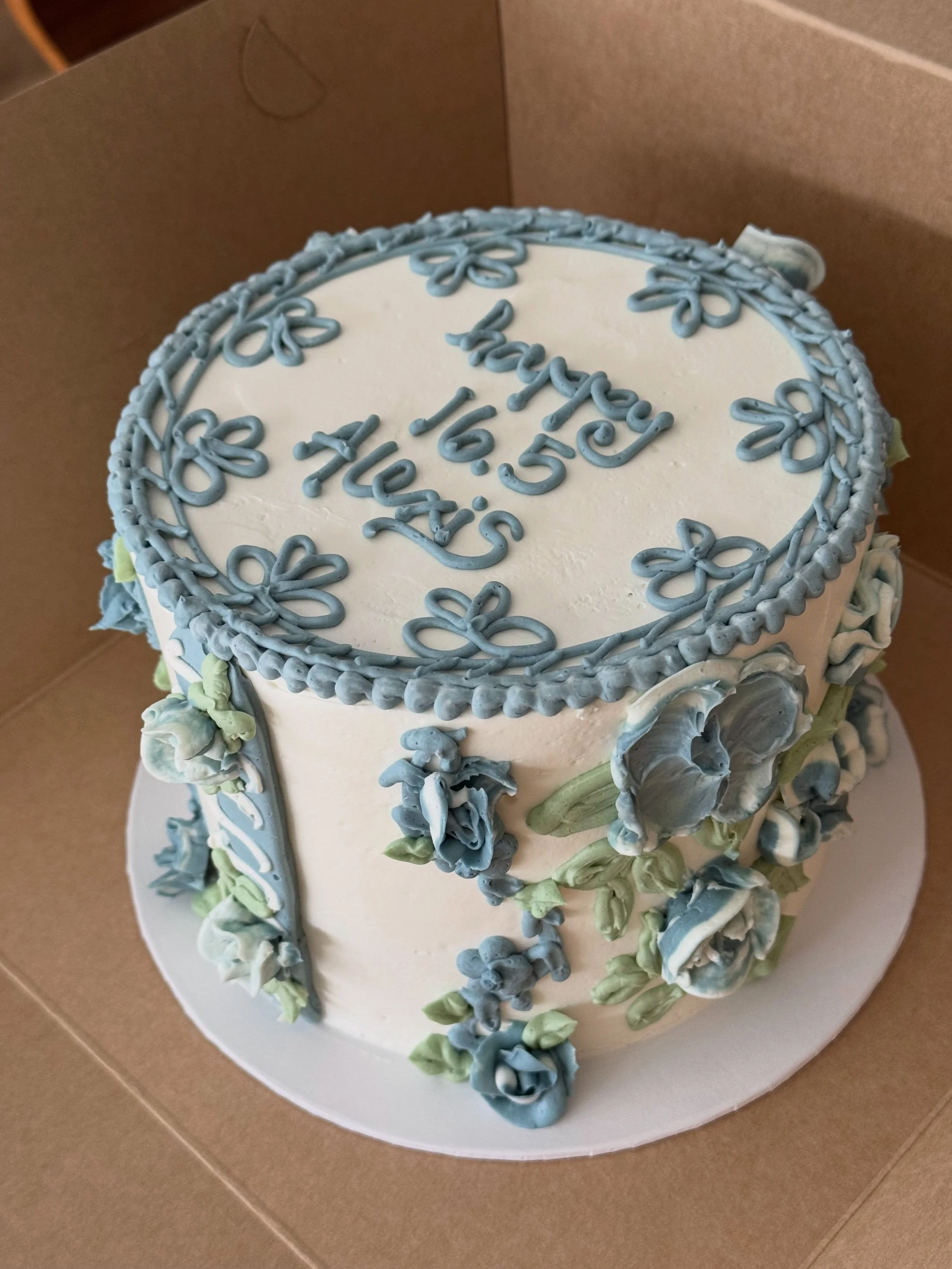 16.5
.
.
.
.
.
#cake #cakes #halfbirthday #buttercream #buttercreamflowers