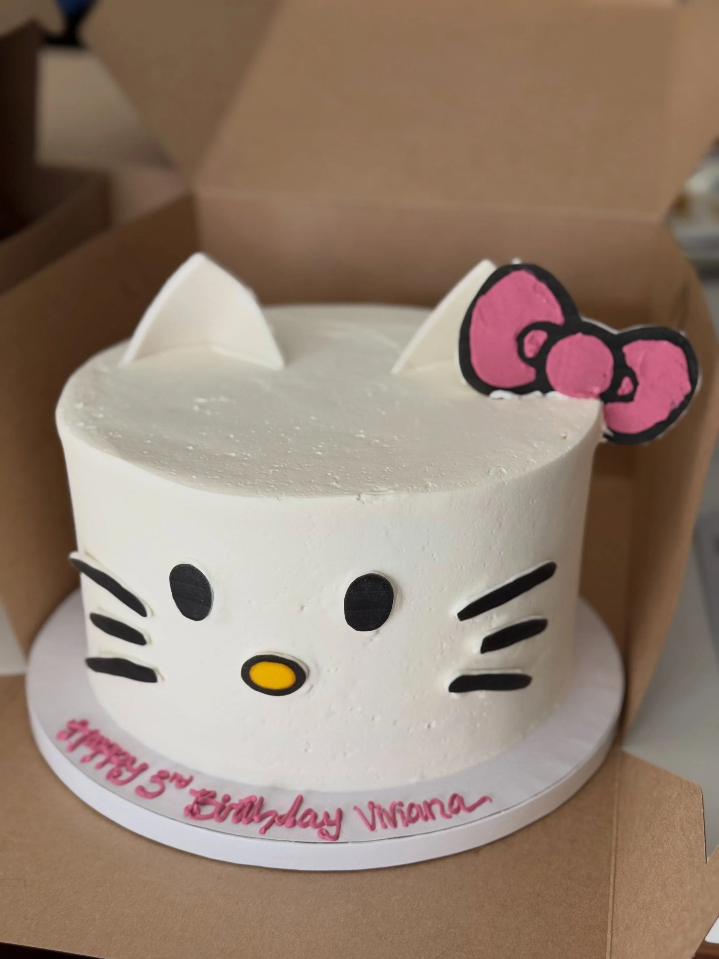 Hello Kitty 
.
.
.
.
.
#happybirthday #hellokitty #hellokittycake #cake #buttercream
