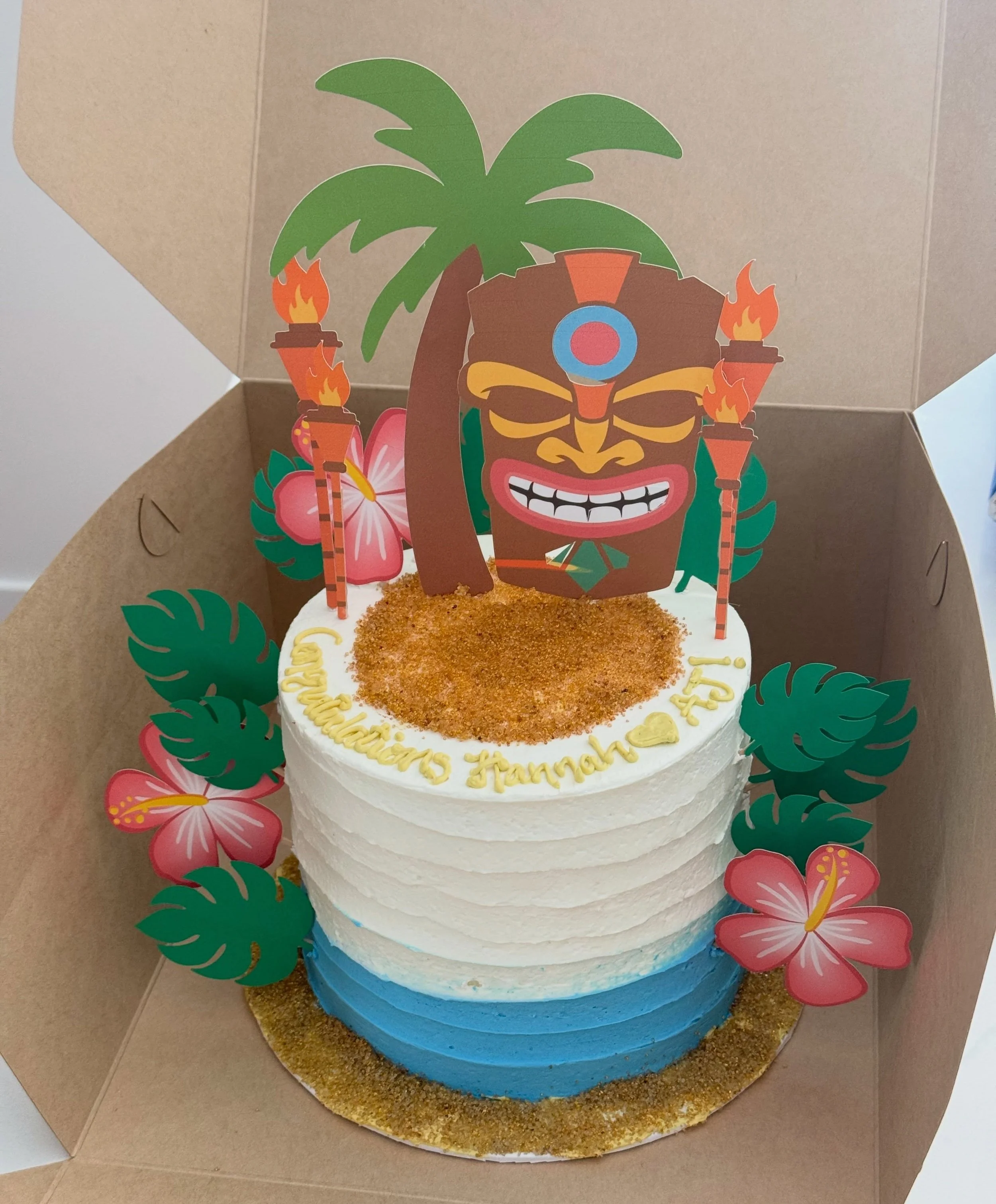 Luau vibes for Hannah &amp; AJ 🌴🌺
.
.
.
.
.
🌴🌺cake decorations @wendysballoons.co @wendyscalligraphy 
#congratulations #luau #cake #buttercream #tiki