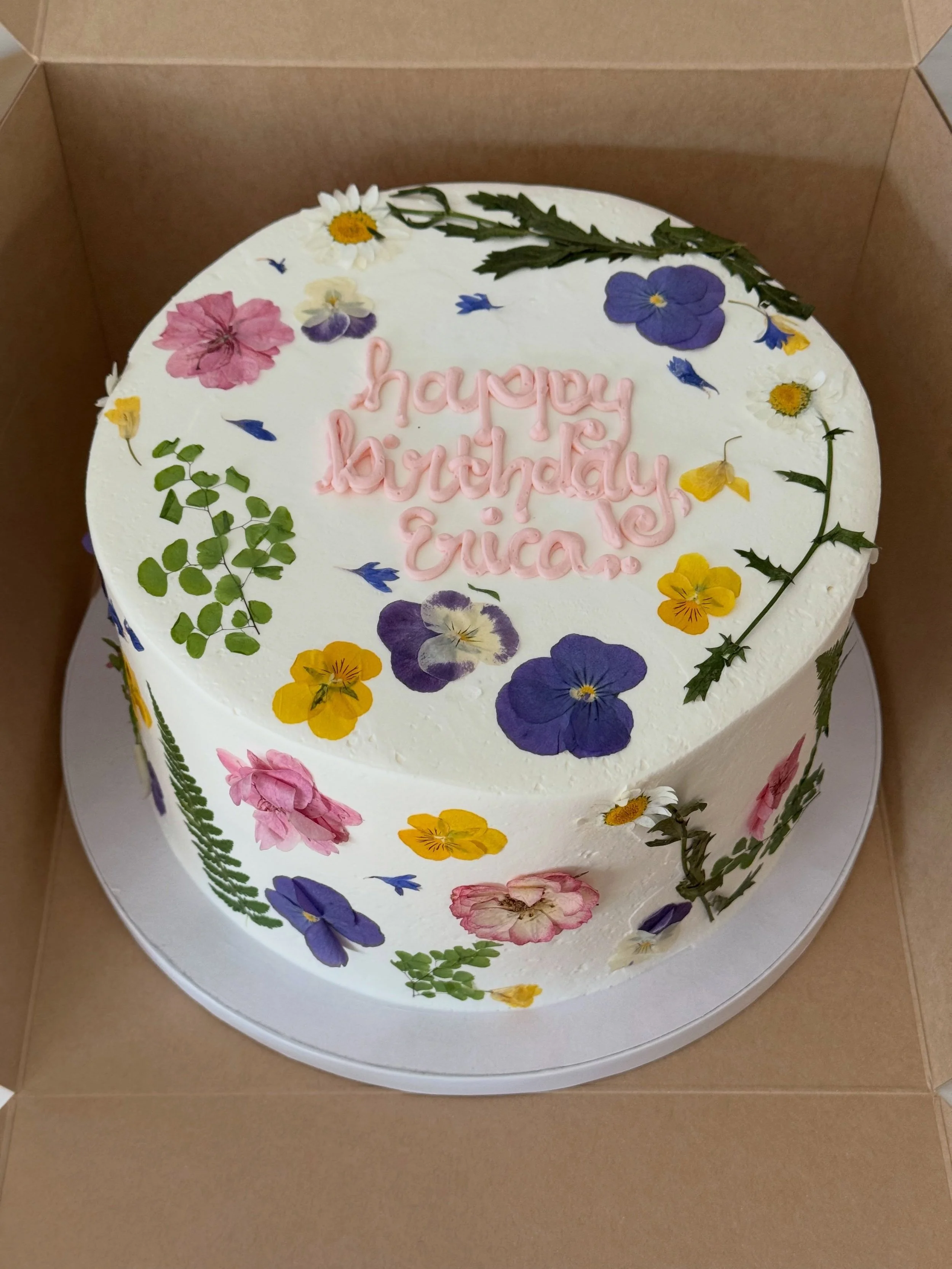 Fresh Flower Friday
.
.
.
.
.
#driedflorals #happybirthday #cake #buttercream #flowerstagram