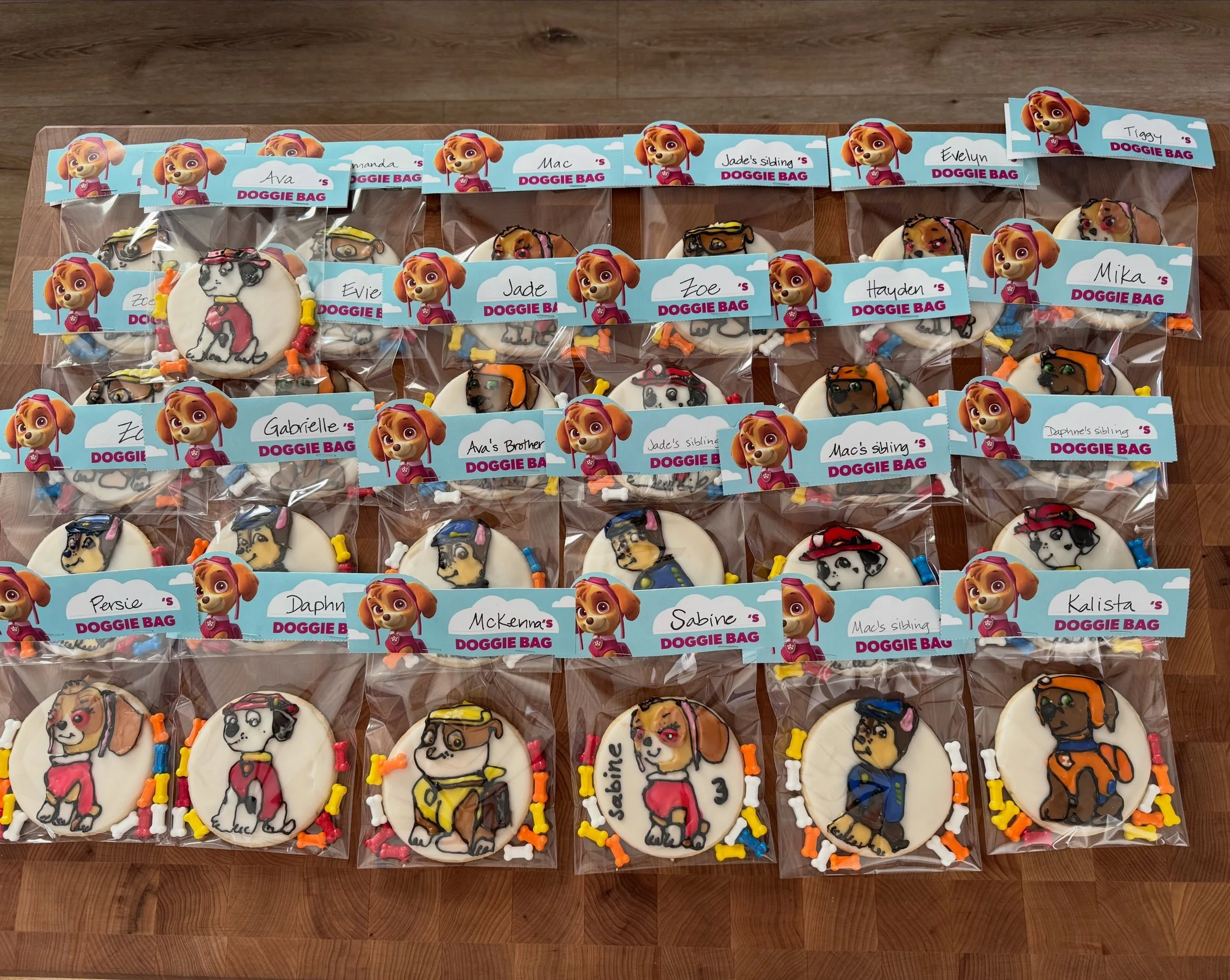 Doggie Bags
.
.
.
.
.
#pawpatrol #sugarcookies #doggiebag #pawpatrolcookies #cookies