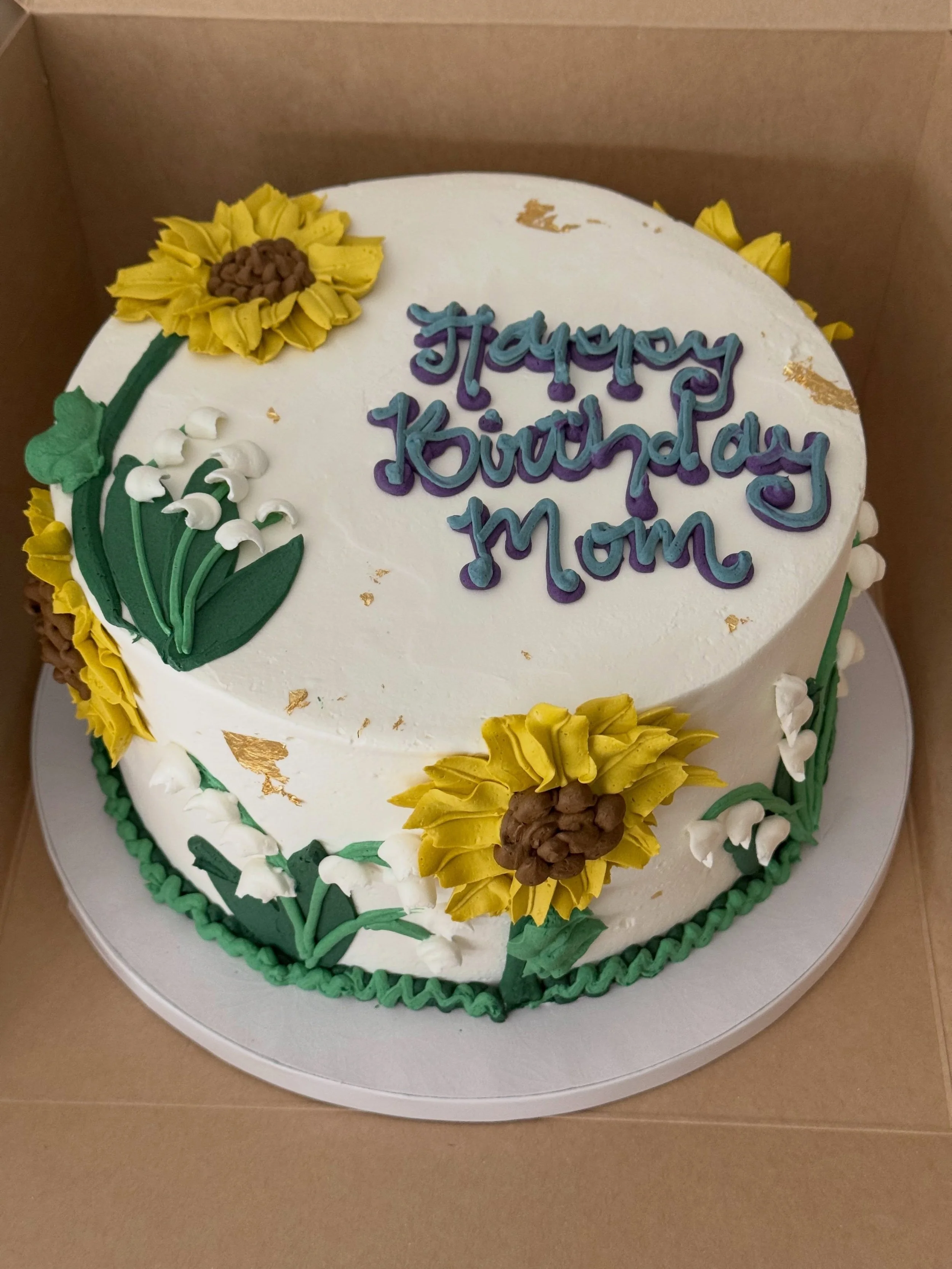 Flower Friday
.
.
.
.
.
#flowerfriday #buttercreamflowers #happybirthday #cake #buttercream