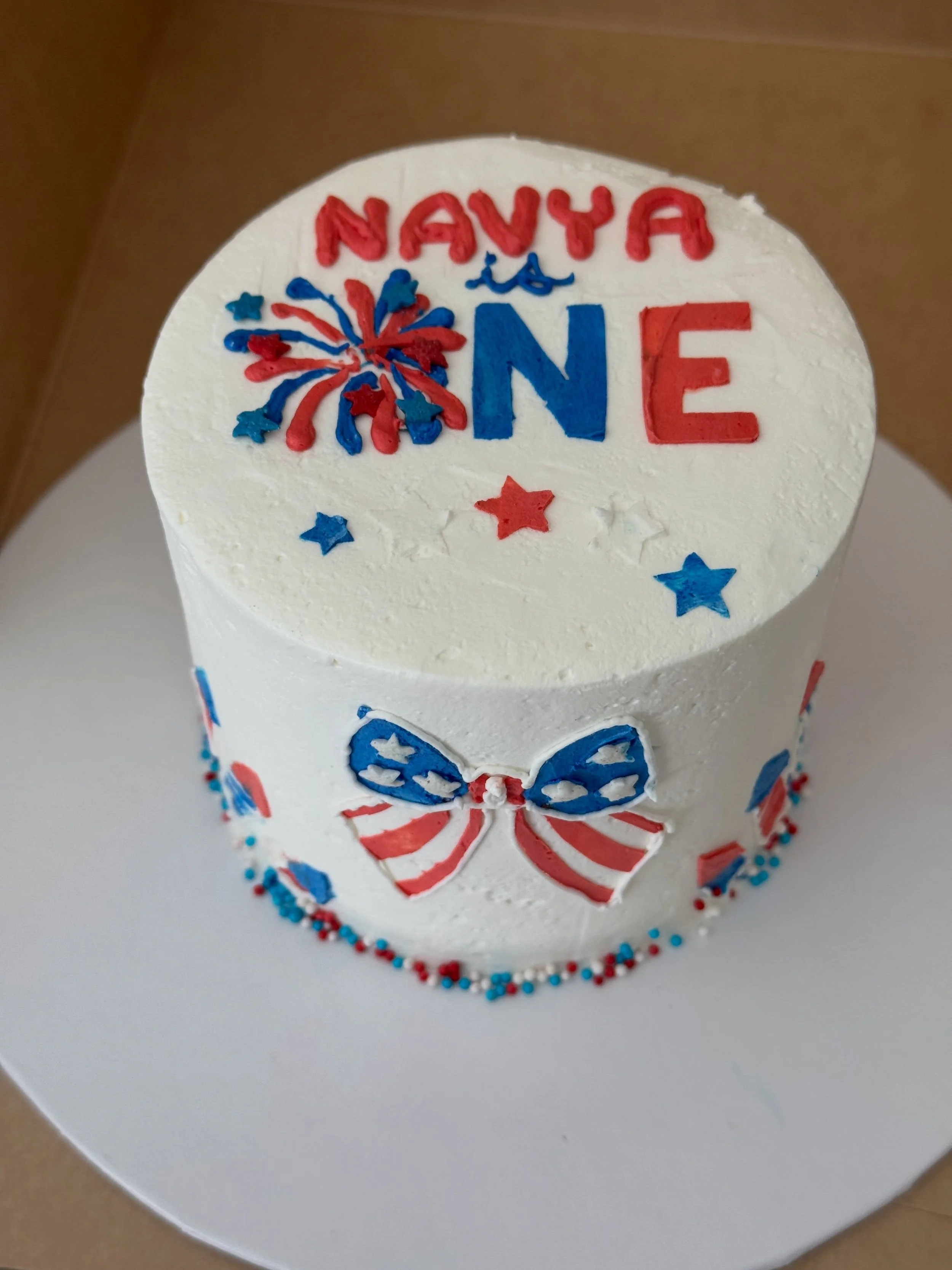 This little firecracker turned One
.
.
.
.
.
#smashcake #1stbirthday #cake #cakes #buttercream