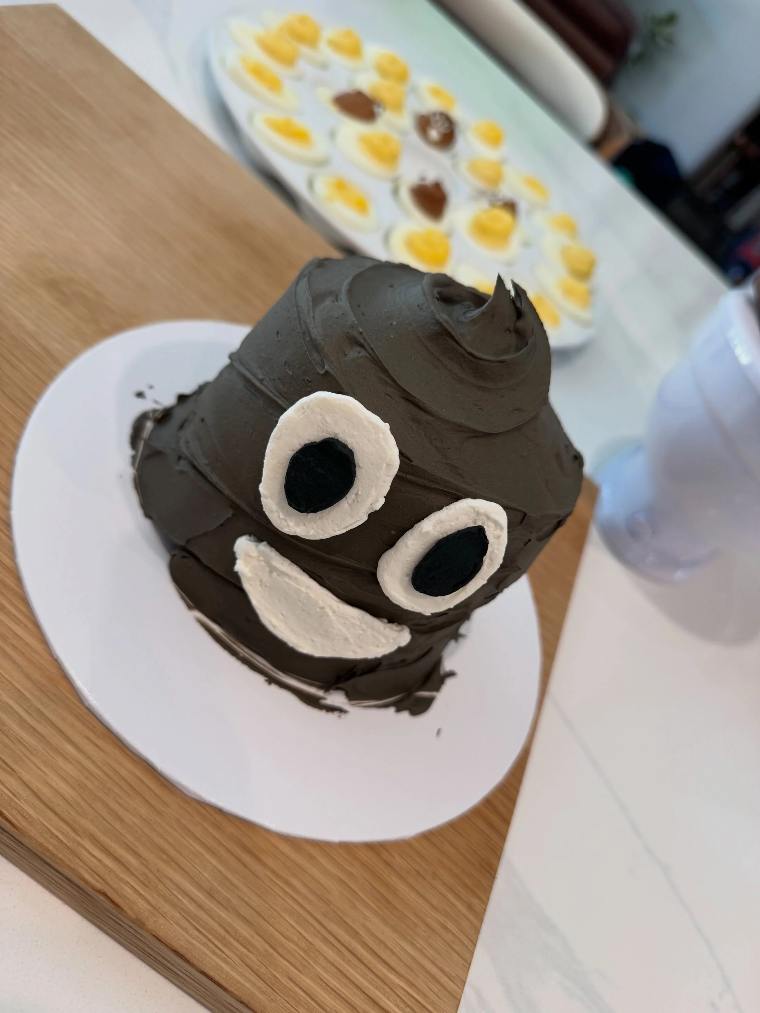 Celebrated the end of potty training with a 💩 party! Hoping this post brings a smile to your face this post holiday Monday morning 🫶🏻
.
.
.
.
.
#pottytraining #💩💩💩 #cake #buttercream #cakes