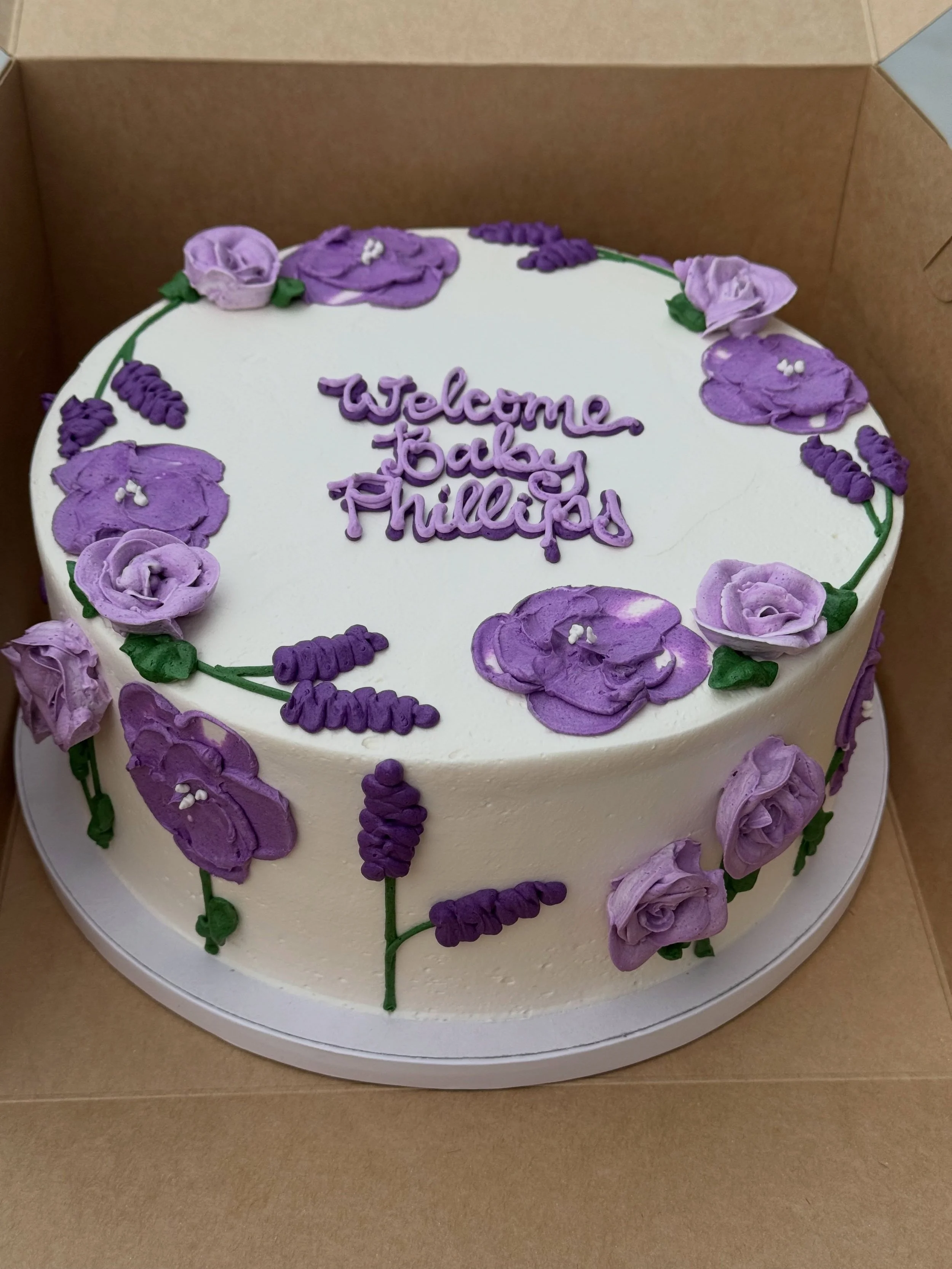 Buttercream florals to Welcome Baby Phillips 
.
.
.
.
.
#babyshower #babyshowercake #welcomebaby #buttercreamflowers #cake