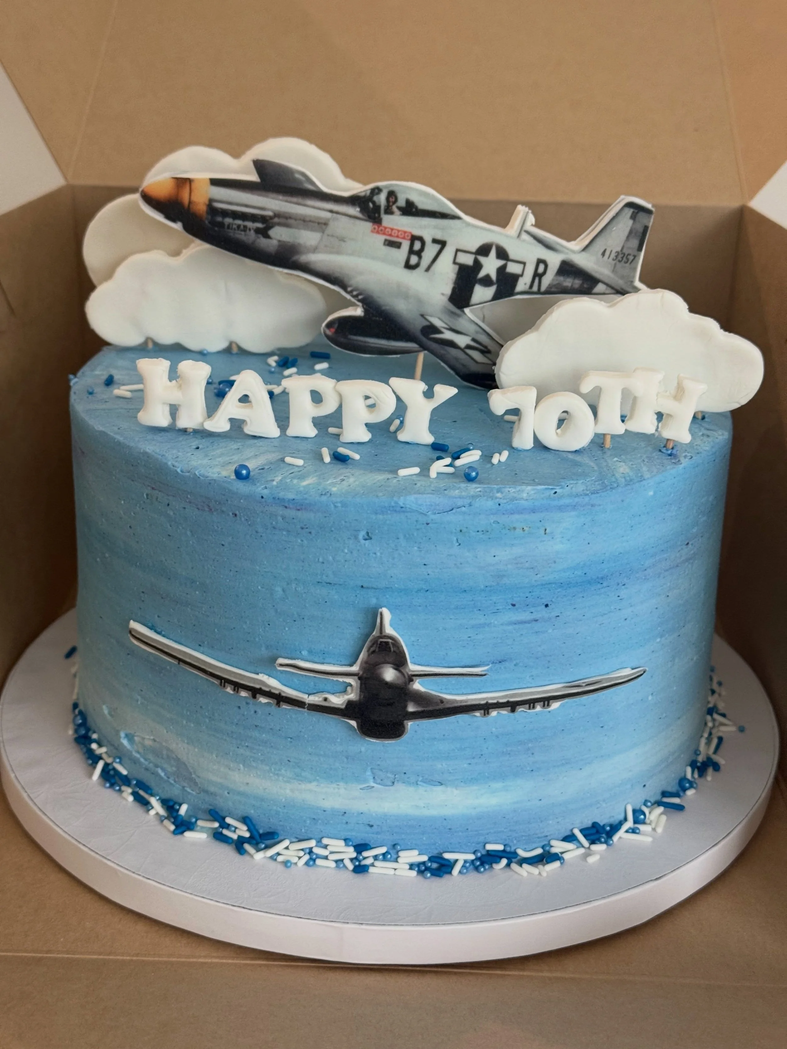 Happy 70th! ✈️ ☁️ 
.
.
.
.
.
#70 #cake #buttercream #ediblephoto #cakes