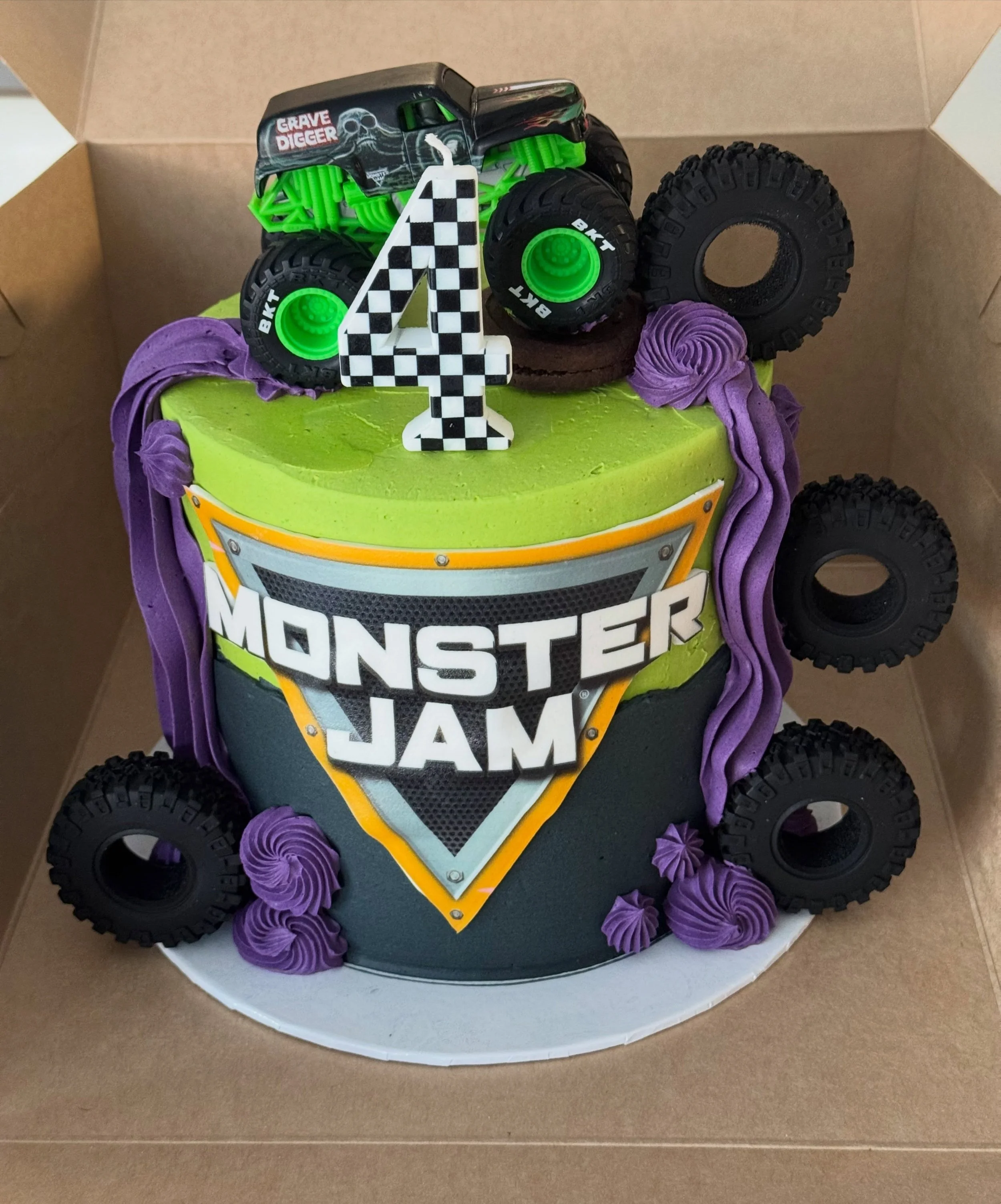 Happy Birthday Hugo!
.
.
.
.
.
#monsterjam #gravedigger #cake #buttercream #4