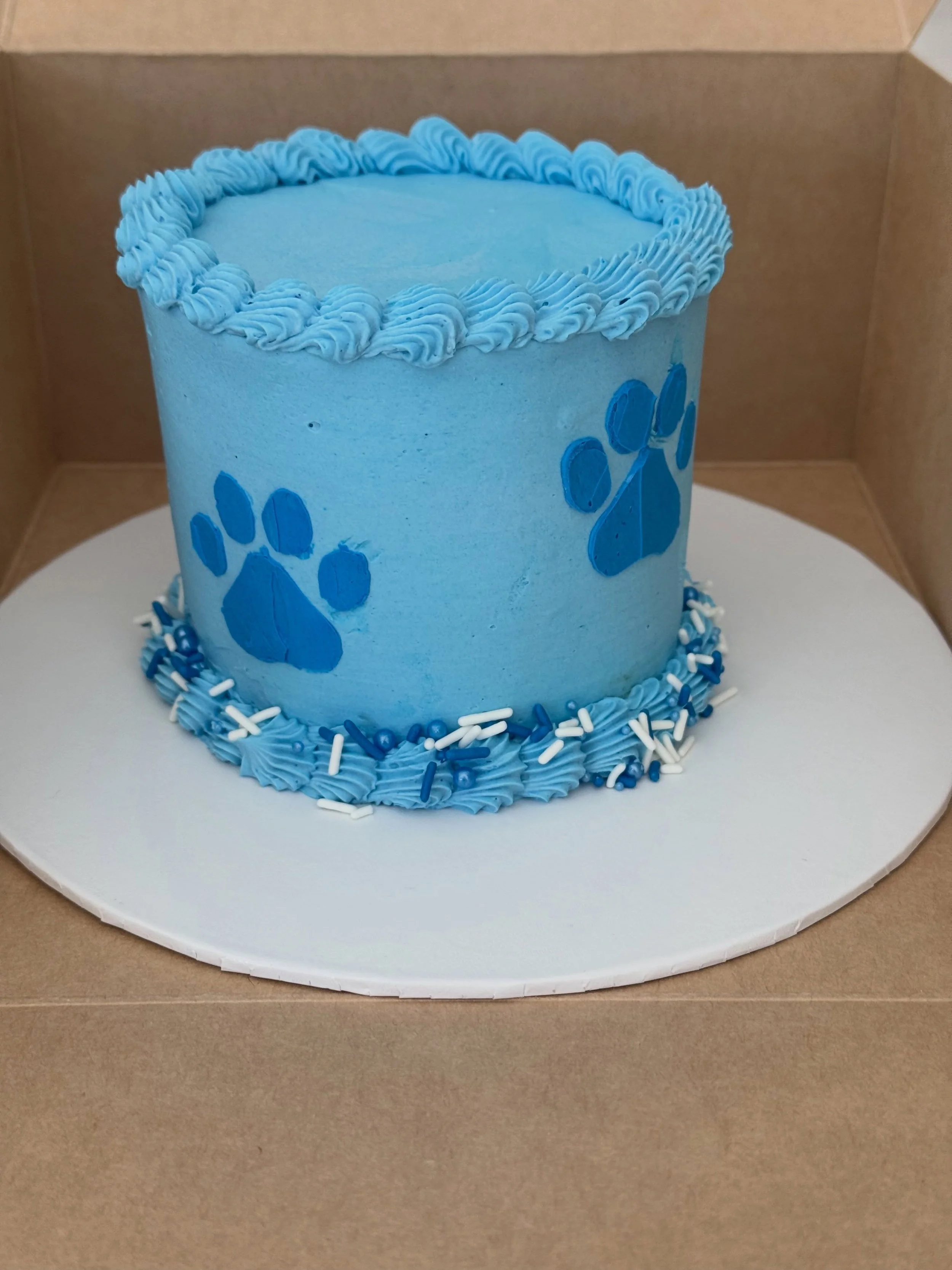 Blue&rsquo;s Clues smash cake 
.
.
.
.
.
#bluesclues #smashcake #cake #buttercream #pawprints
