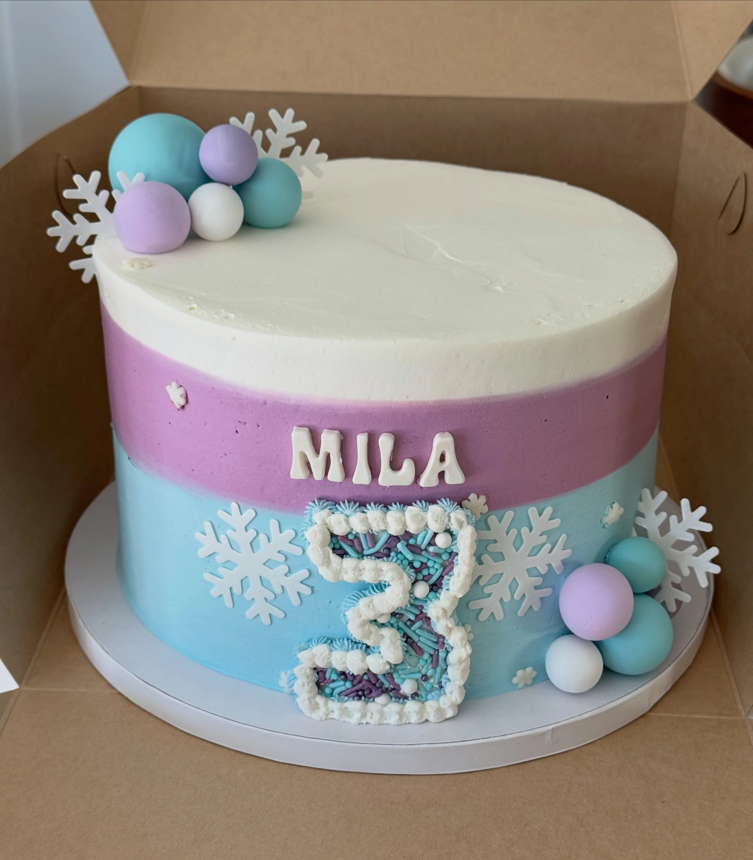 Mila&rsquo;s Frozen themed 3rd Birthday 
.
.
.
.
.
#frozen #frozencake #cake #buttercream #3