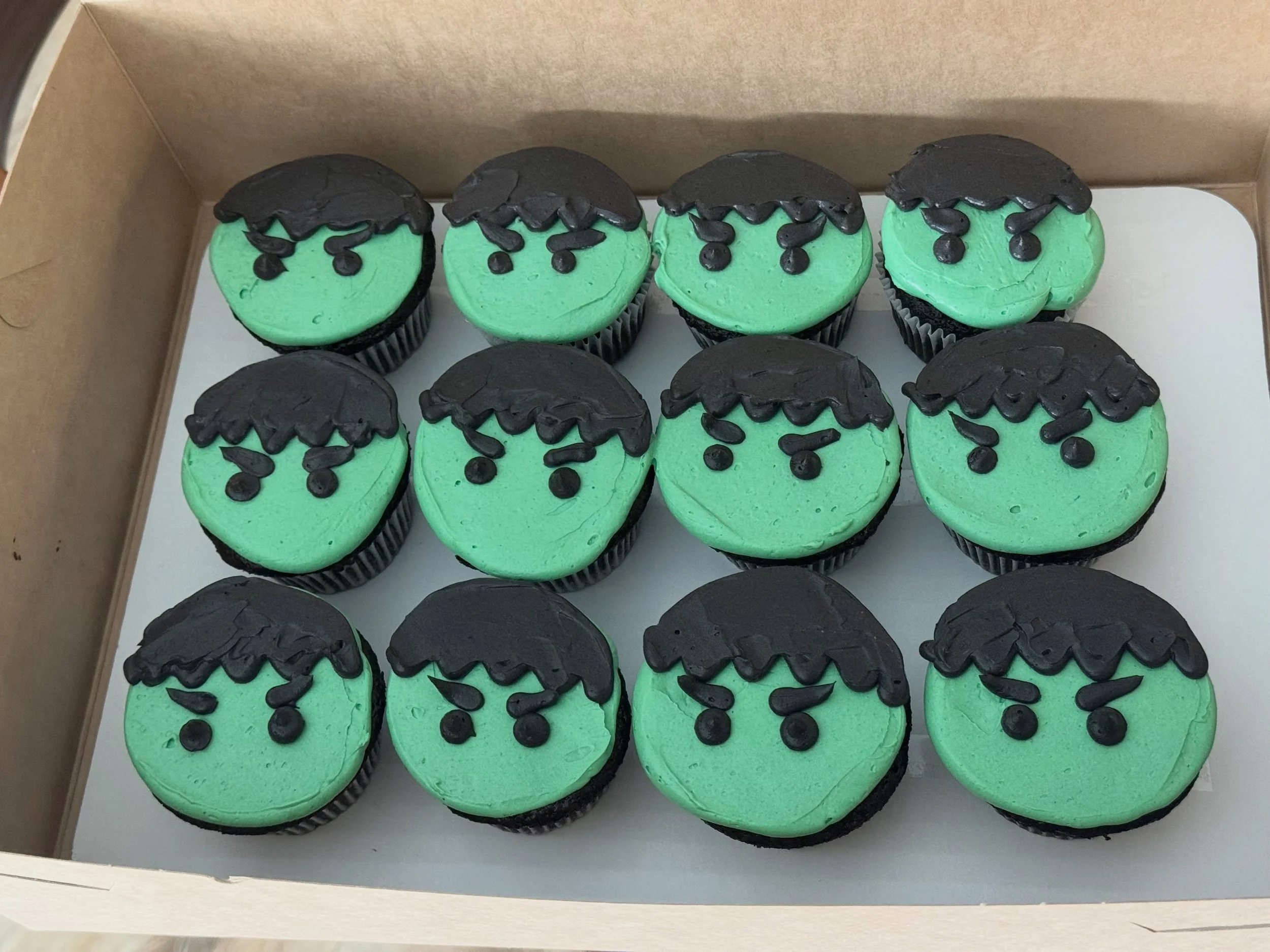 Hulk cupcakes 
.
.
.
.
.
#hulk #hulksmash #cupcakes #cupcake #buttercream