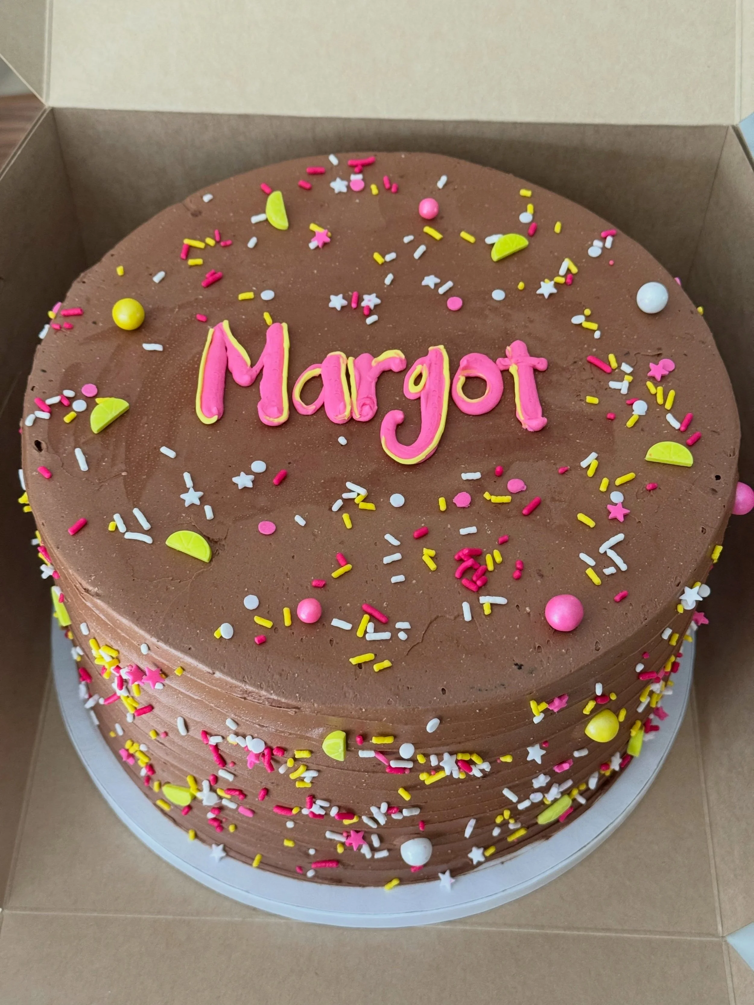 Margot 🍋 💗💛🤍
.
.
.
.
.
#chocolate #cake #lemon #cakes #buttercream