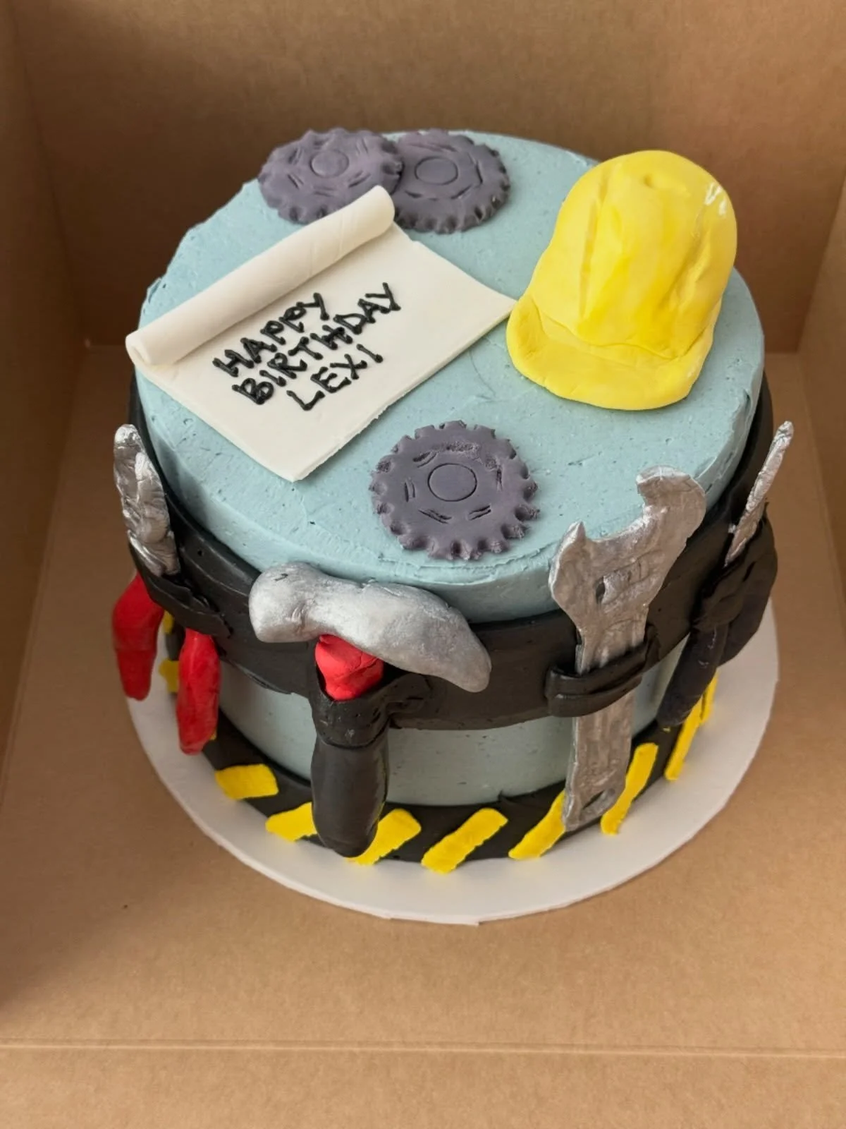 Lexi&rsquo;s Mechanical Engineering Cake
.
.
.
.
.
#happybirthday #mechanicalengineering #cake #buttercream #tools