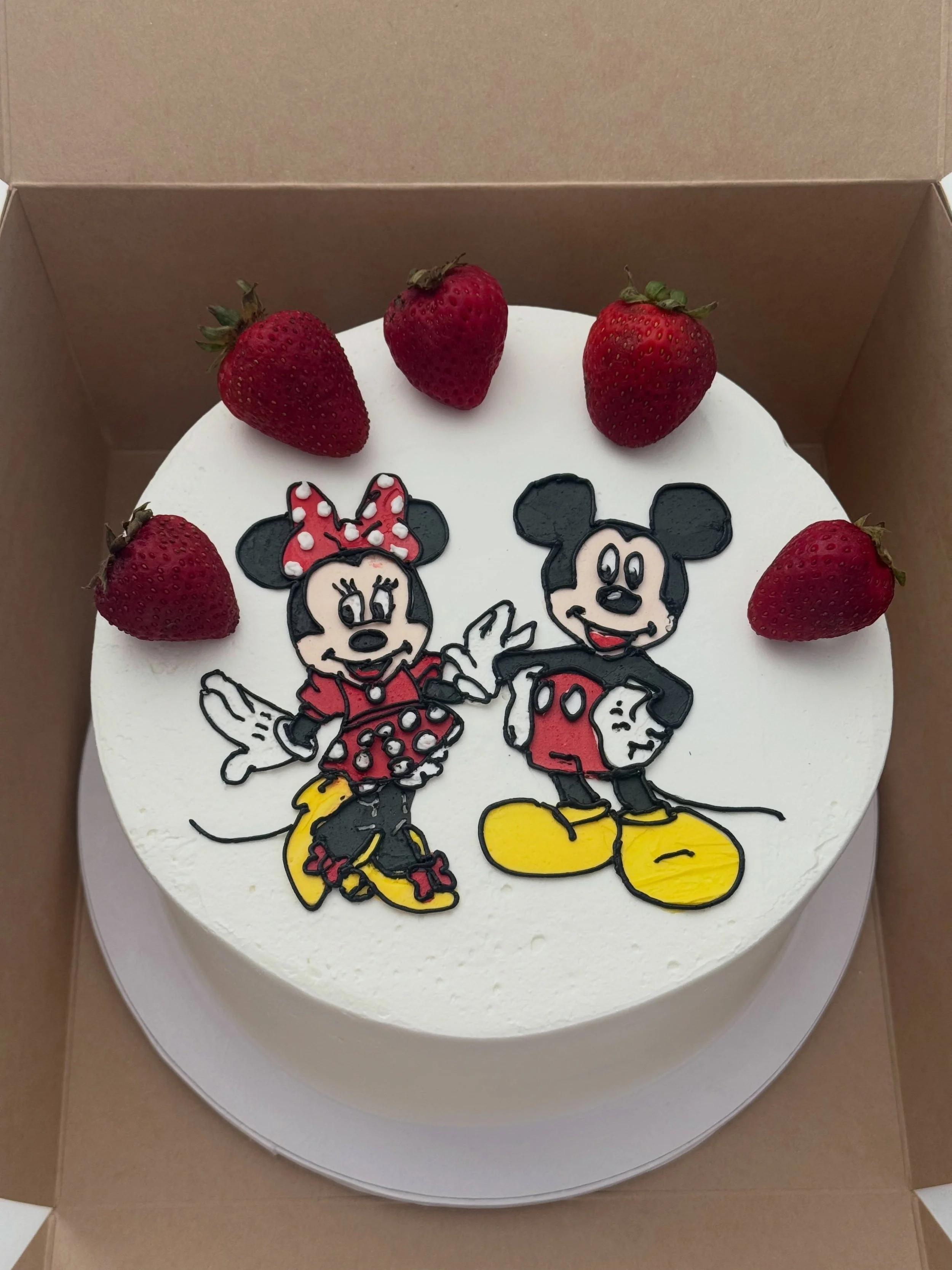 Mickey and Minnie and some strawberries by special request for Evan&rsquo;s birthday cake
.
.
.
.
.
#mickey #minnie #strawberry #cake #buttercream