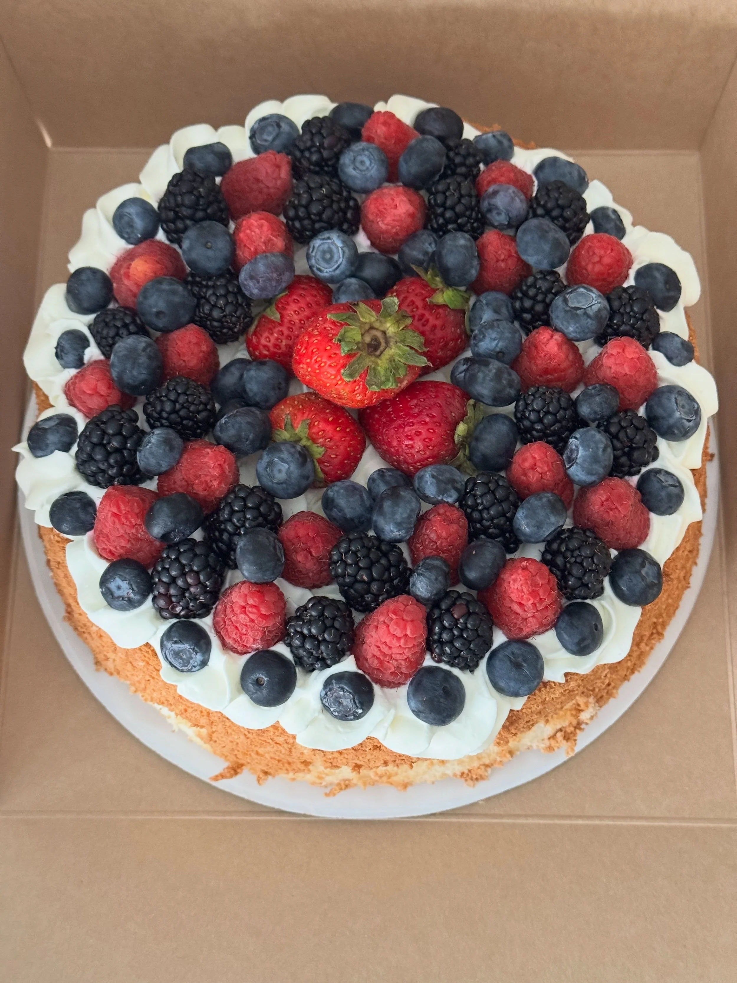 Angel Food Cake with alllllll the berries 🍓🫐
.
.
.
.
.
#angelfoodcake #berries #whippedcream #berry #cake