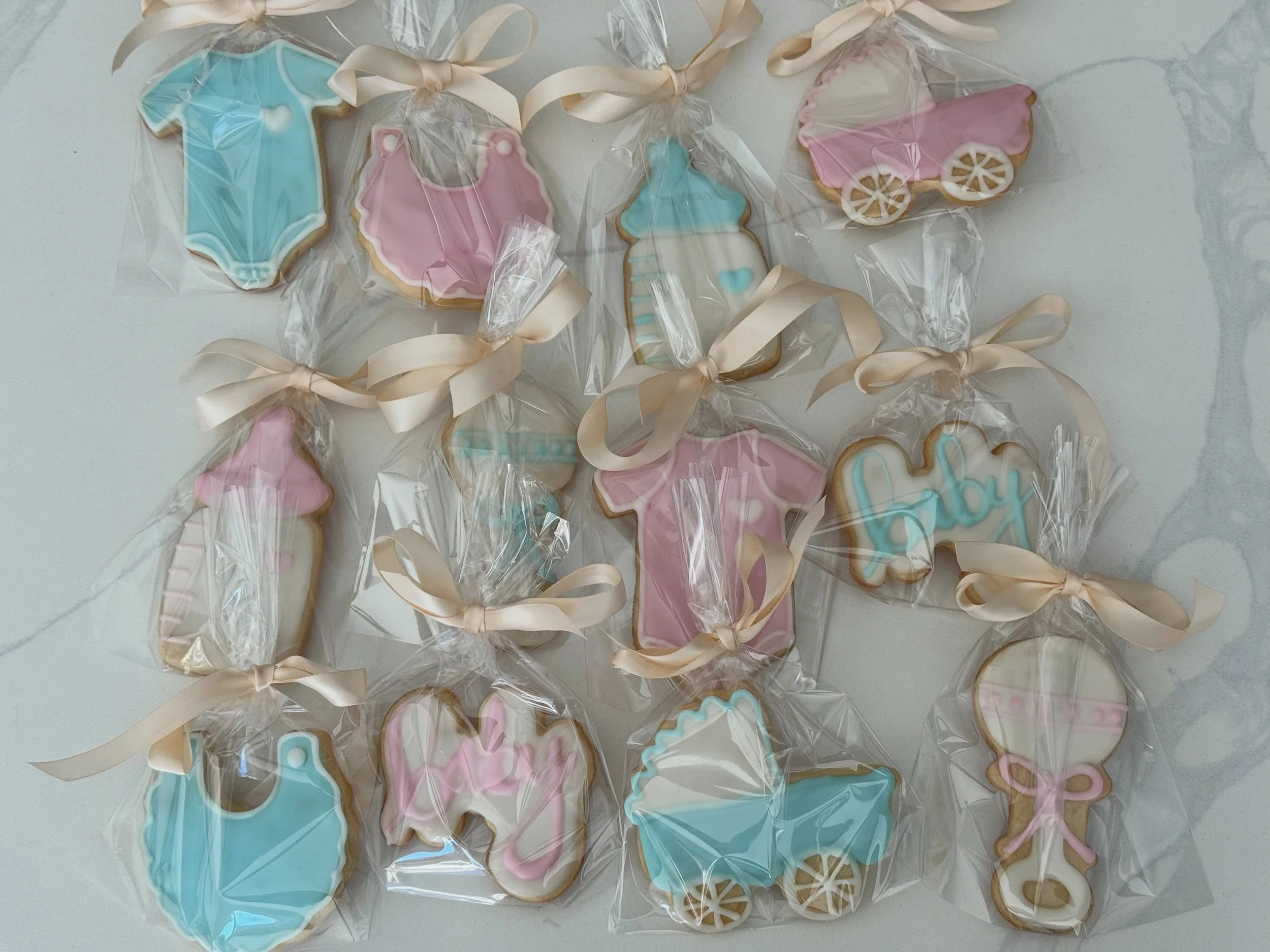 Cookies to celebrate a set of twins arriving soon!
.
.
.
.
.
#sugarcookies #twins #cookies #sugarcookiesofinstagram #babies