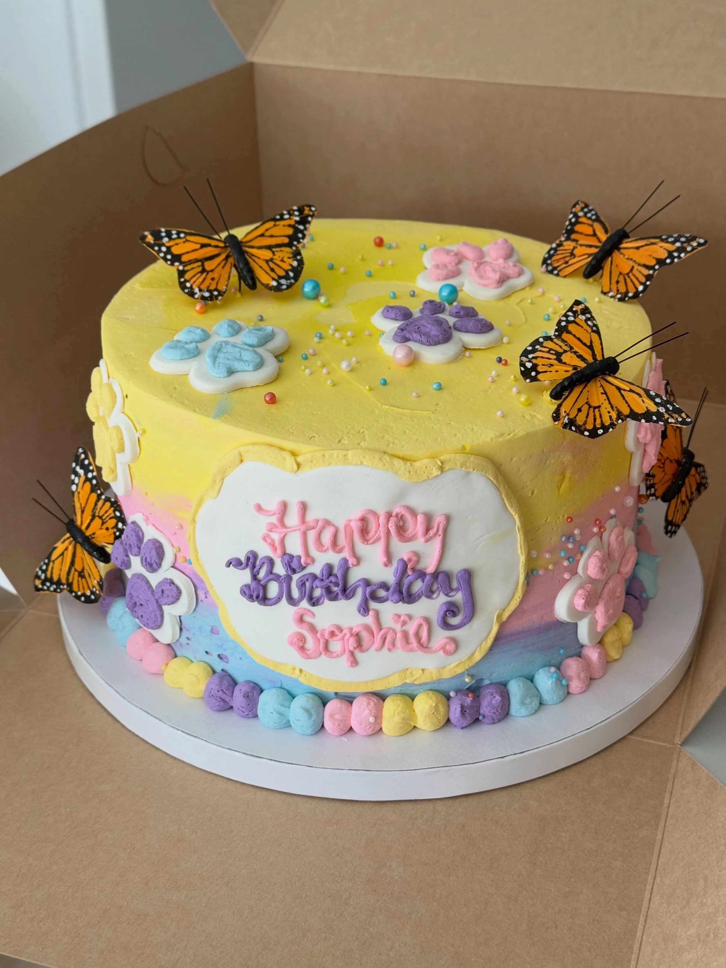 Sophie&rsquo;s Birthday Cake 🐾🦋
.
.
.
.
.
#happybirthday #cake #buttercream #pawprints #butterfly