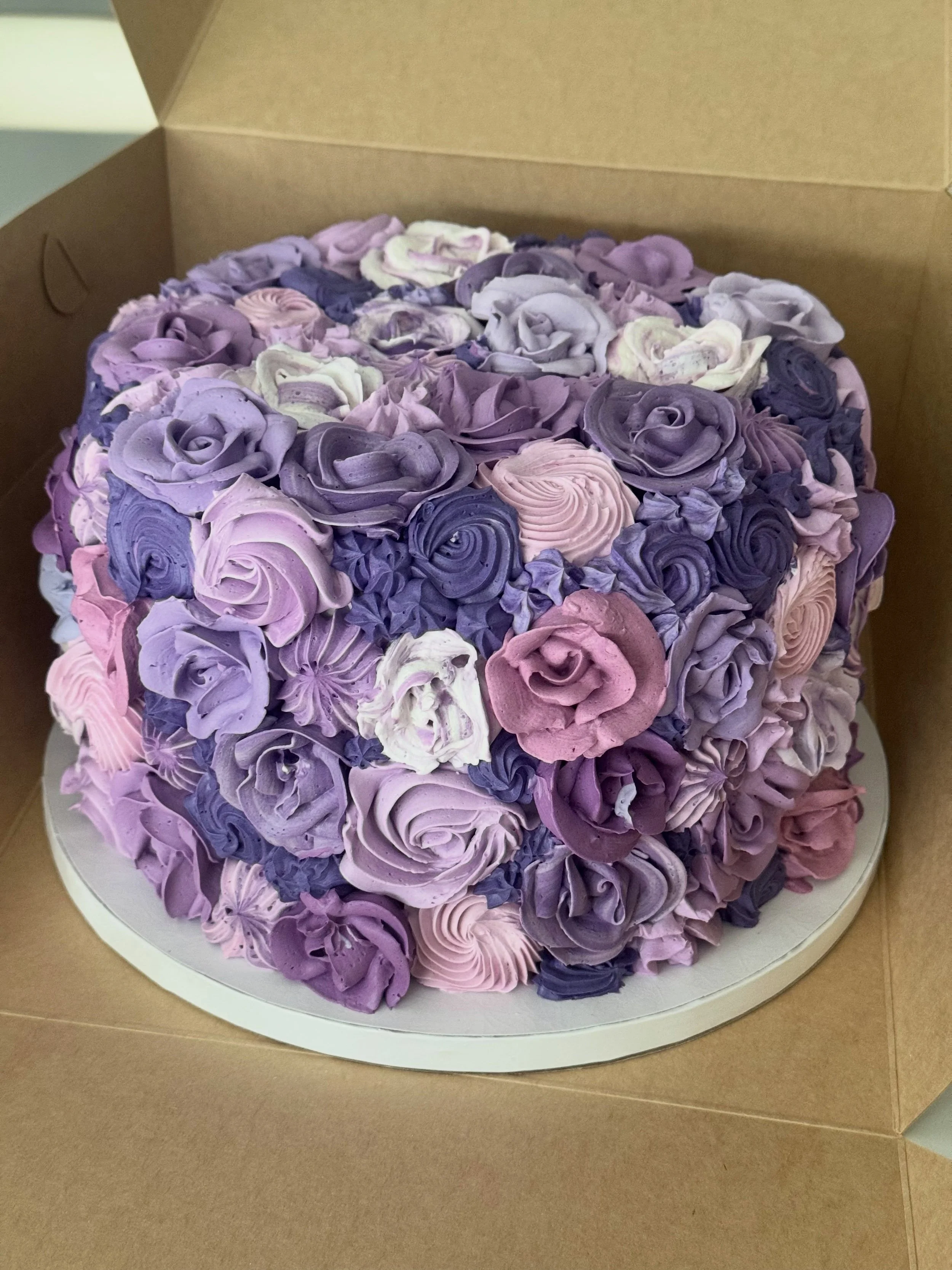 Purple Buttercream Florals for a Bridal Shower
.
.
.
.
.
#buttercreamflowers #cakes #cupcakes #buttercream #bridalshower