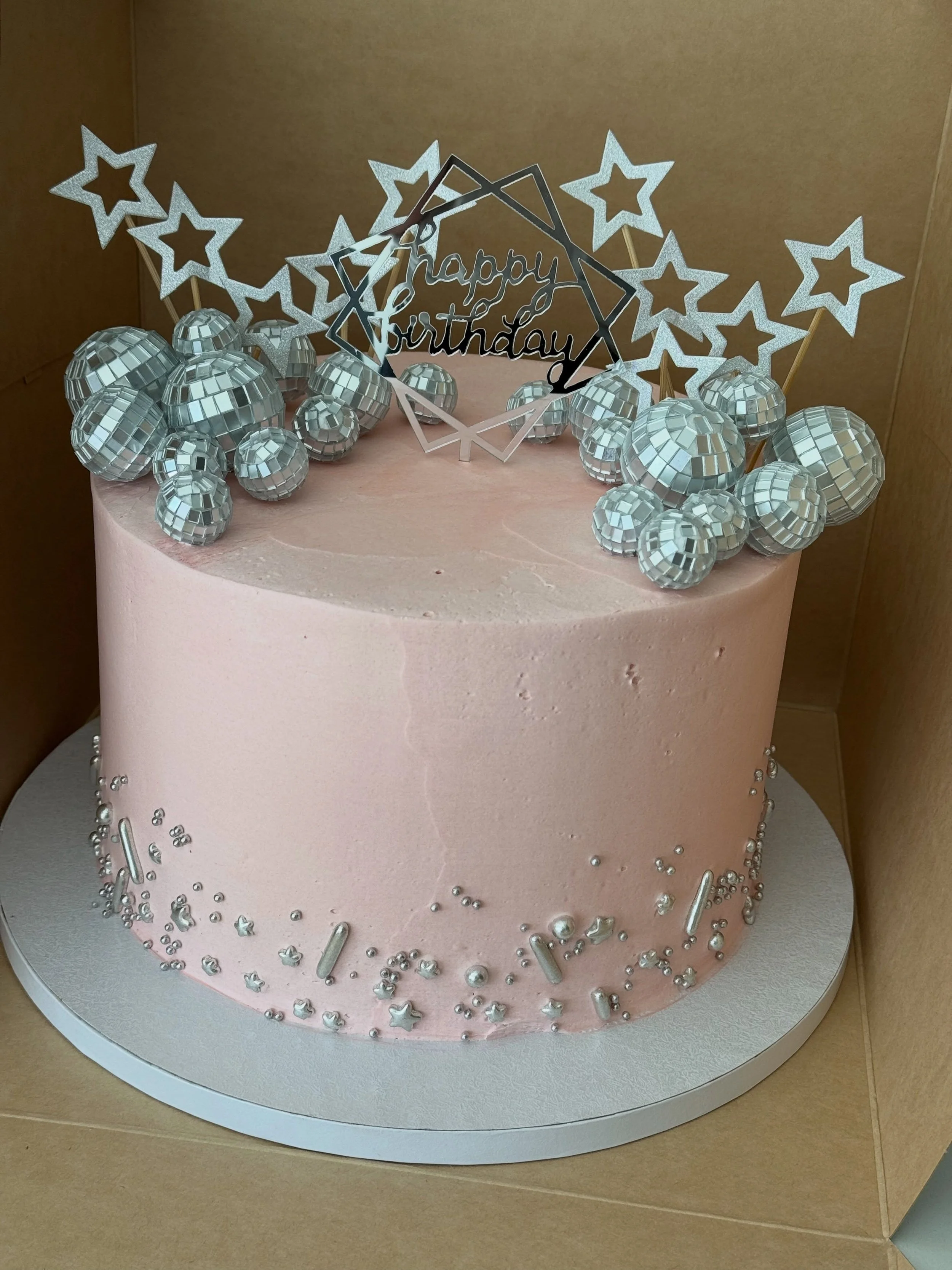 Dancing with the Stars themed birthday party 🪩 ⭐️ 
.
.
.
.
.
#dancingwiththestars #discoball #cake #minicupcakes #buttercream