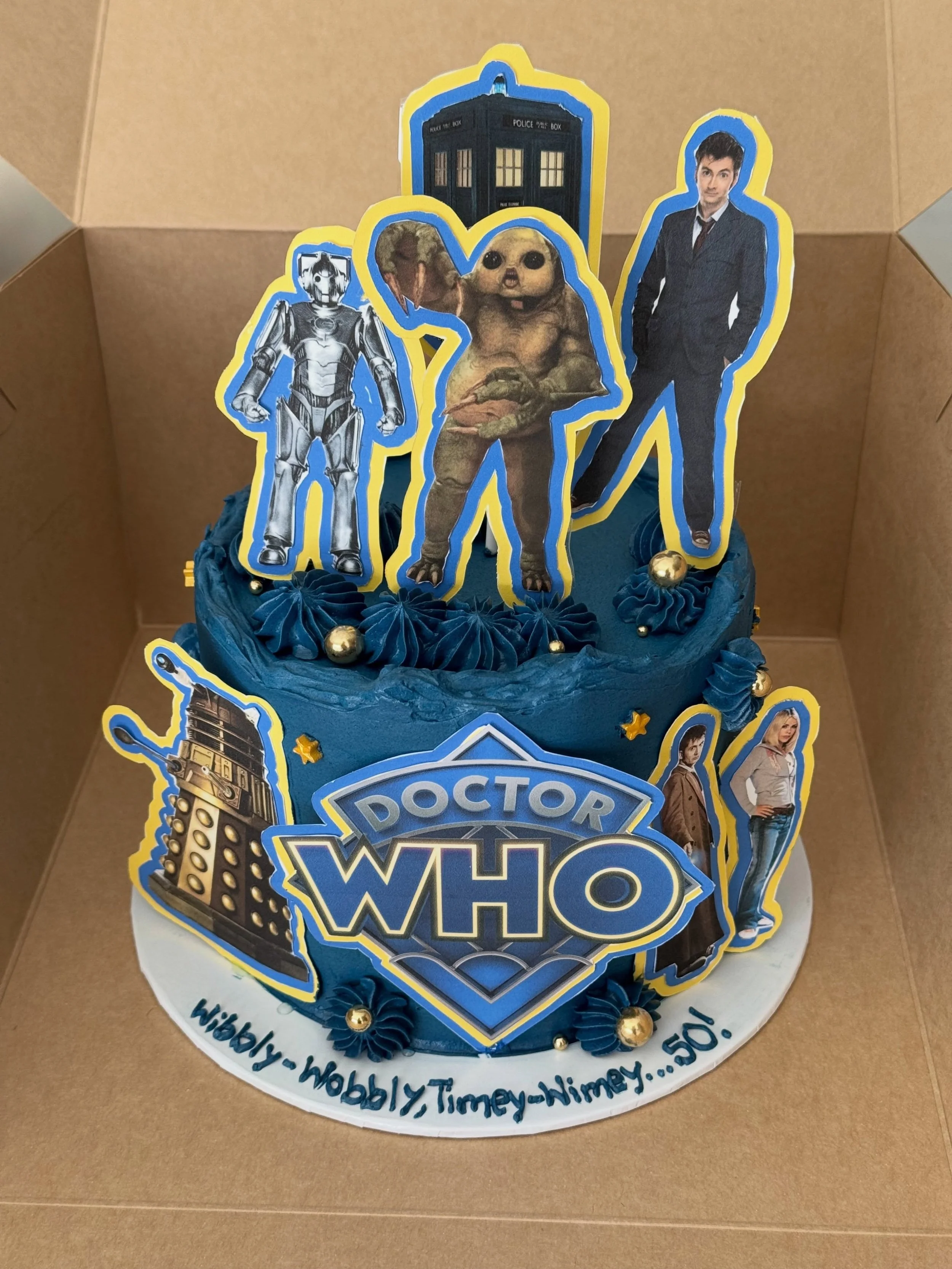 Doctor Who
.
.
.
.
.
#doctorwho #cake #buttercream #50 #wibblywobblytimeywimey