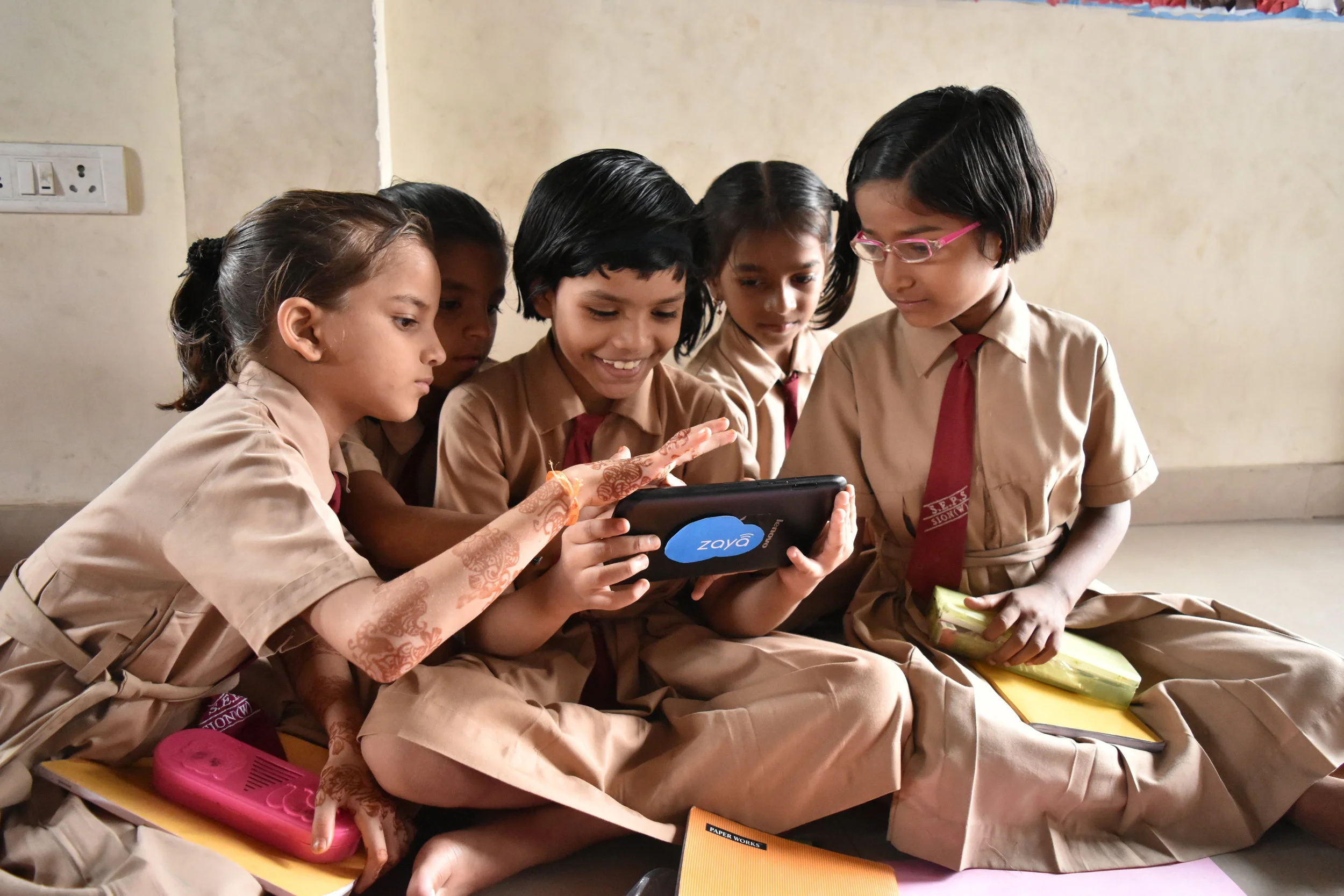 Students from Guru Nanak School in Mumbai using the ClassCloud.JPG