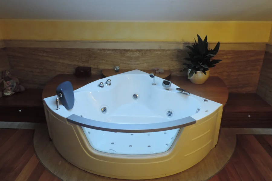ramerini-vasca-idromassaggio.jpg