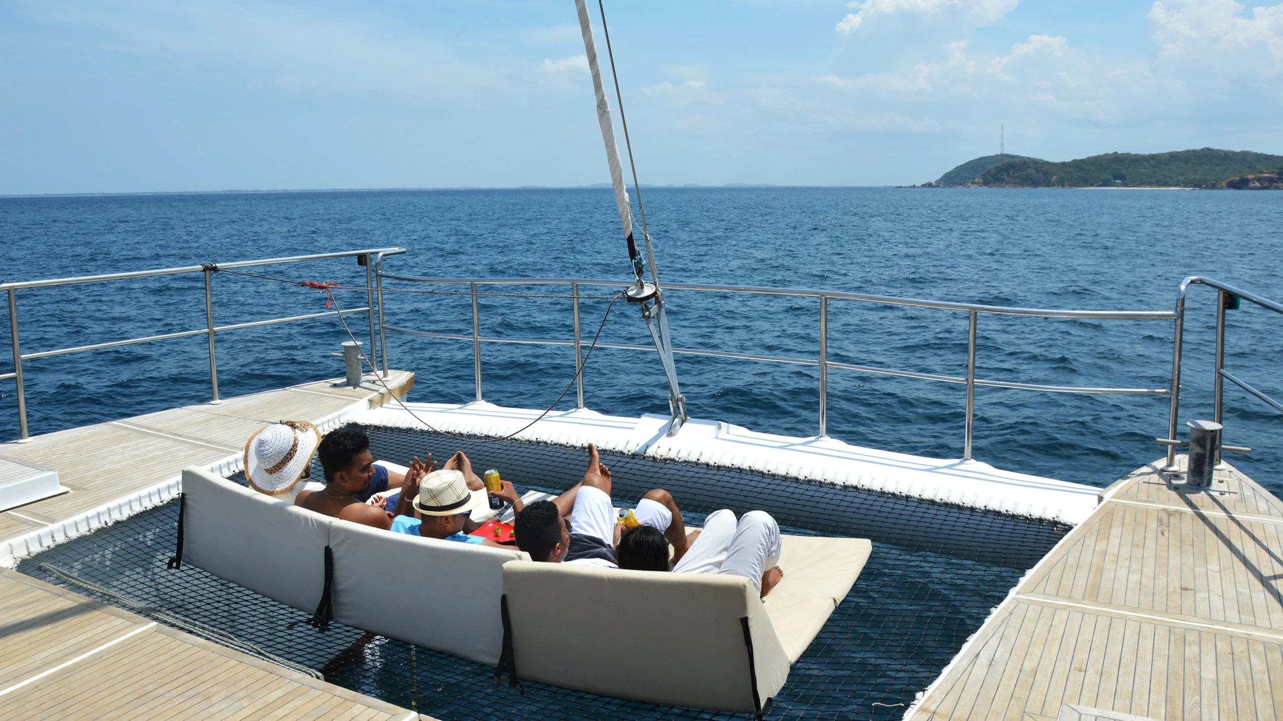 sailing-stylish-customized-itineraries-sri-lanka.jpg