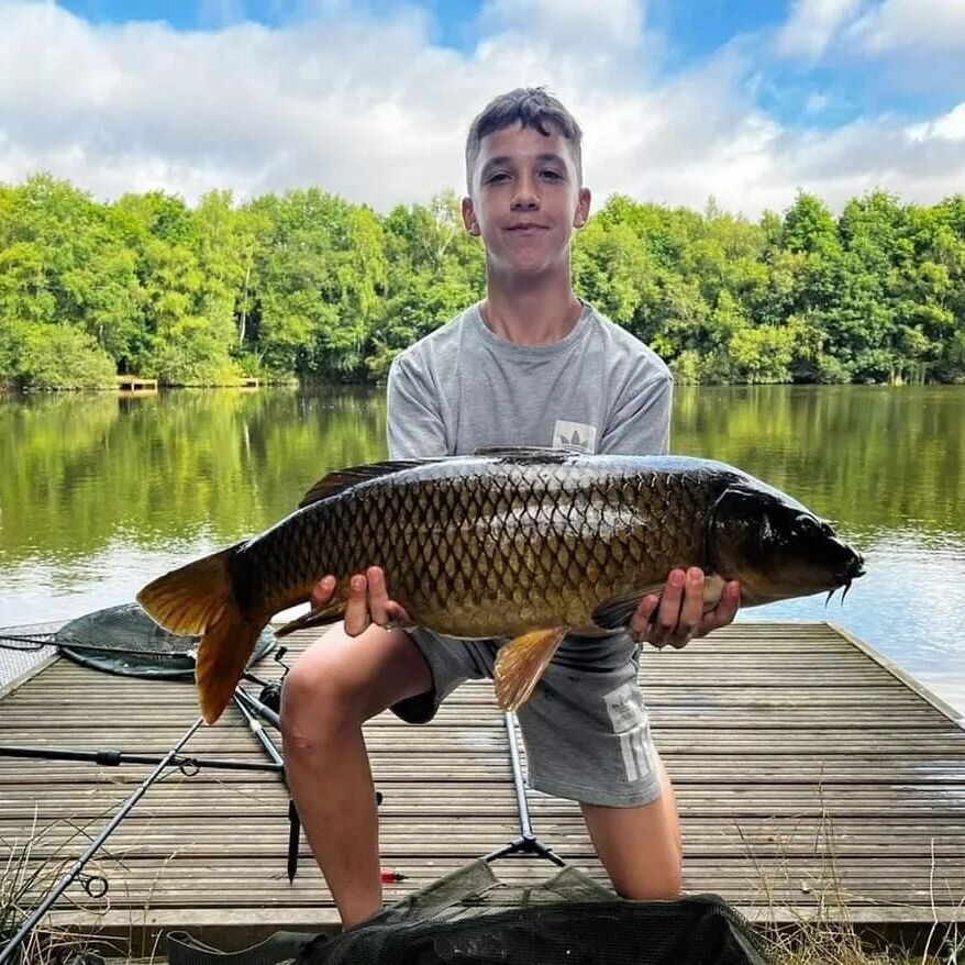 Lovely 19lb 5oz carp caught by @2n8walton's husband and son this morning. 

&quot;This is our second year in a row &amp; we have already been online to try &amp; book for next year! My kids love it here, so peaceful.&quot;

Thanks for sharing Kate 🎣