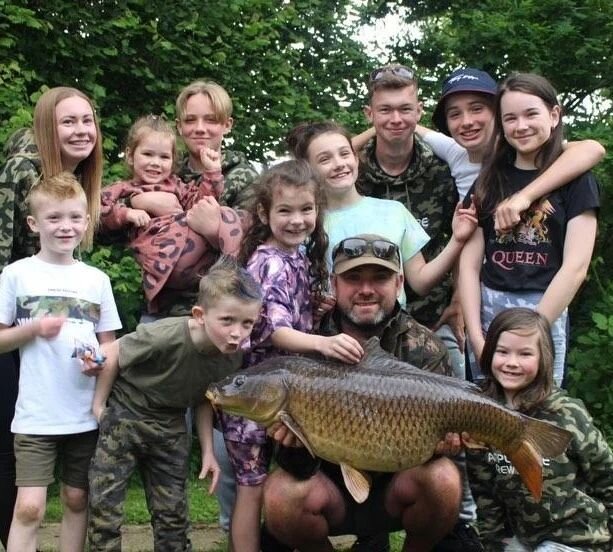 Great catches by @jaymorris80 and fantastic to see the whole gang getting involved. 25lb and 29lb respectively.
🎣
Jamie's family have been coming to Fishermans Lodges for years now and book out all the lodges so all the family has space to chill out