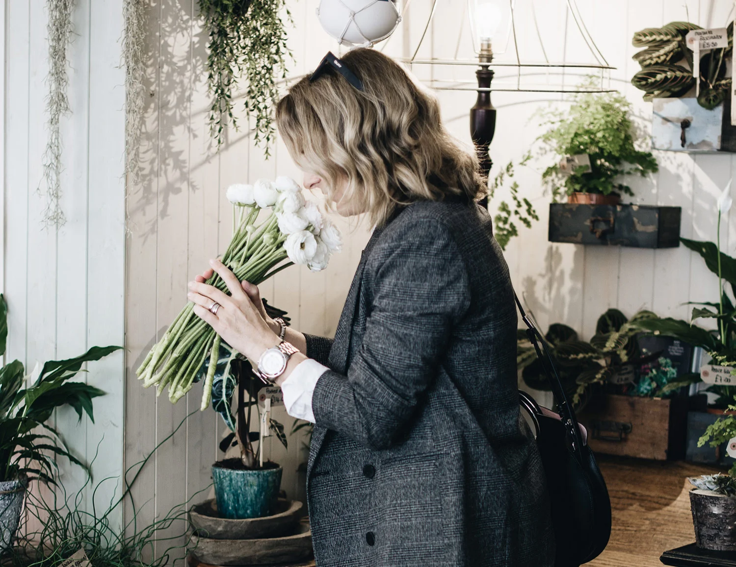 3-joy-of-buying-fresh-cut-flowers.jpg