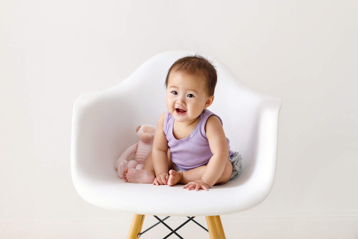 baby-chair-pose-photography.jpg