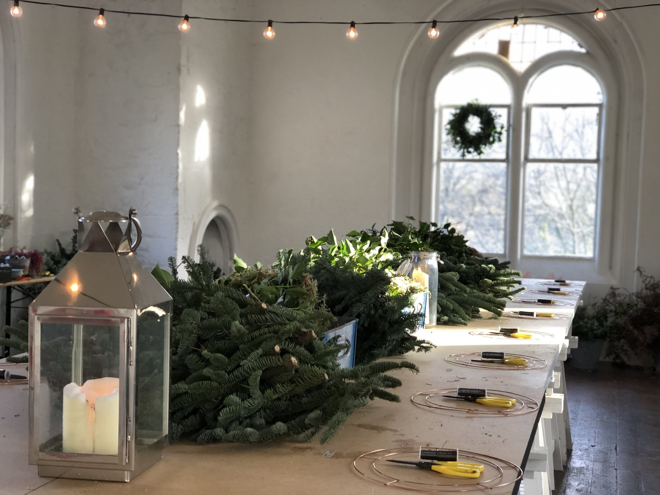 Christmas Wreath Course Setting with Candles and Festoon Lights (Copy)