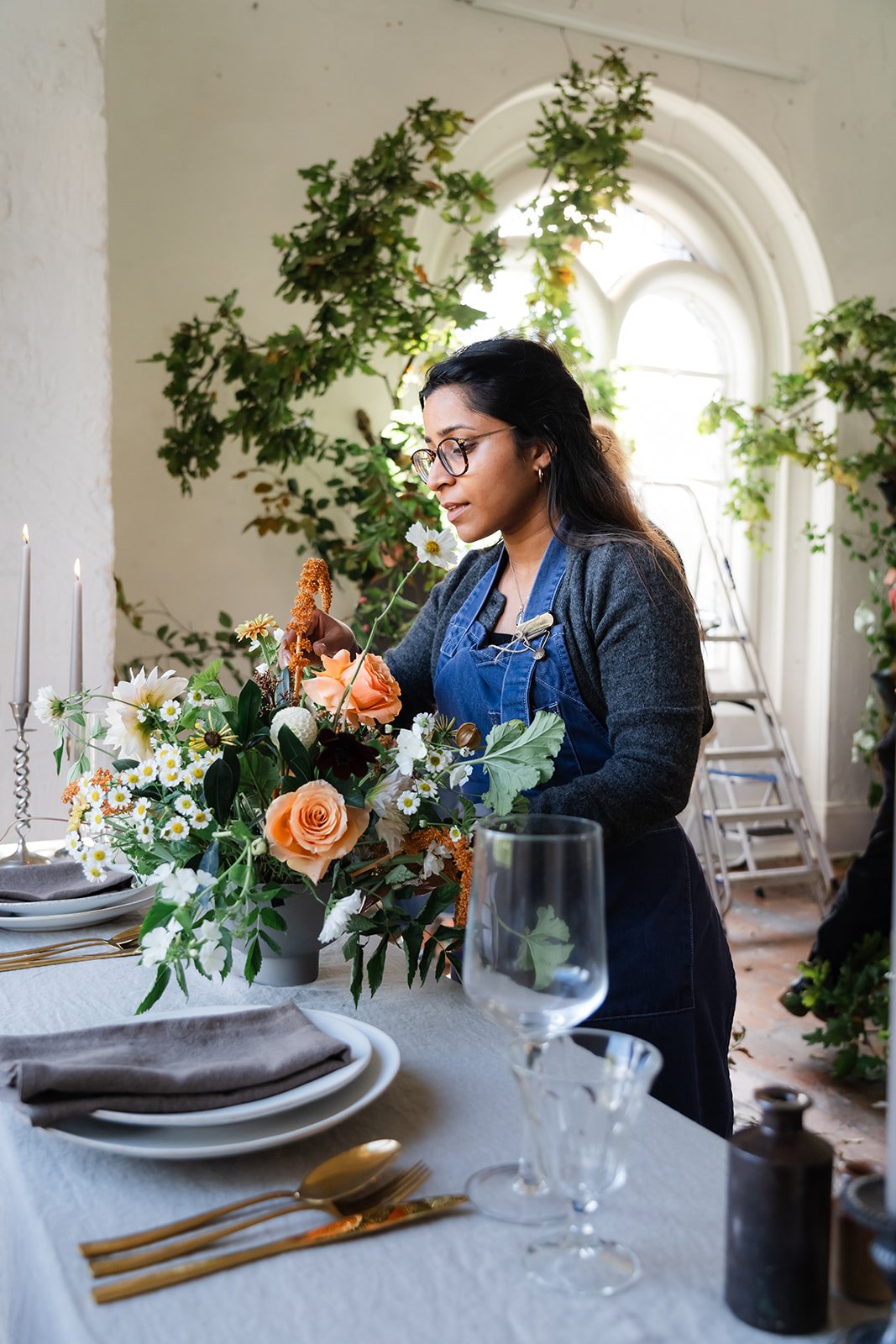 The wedding flowers course student setting a floral tablescape