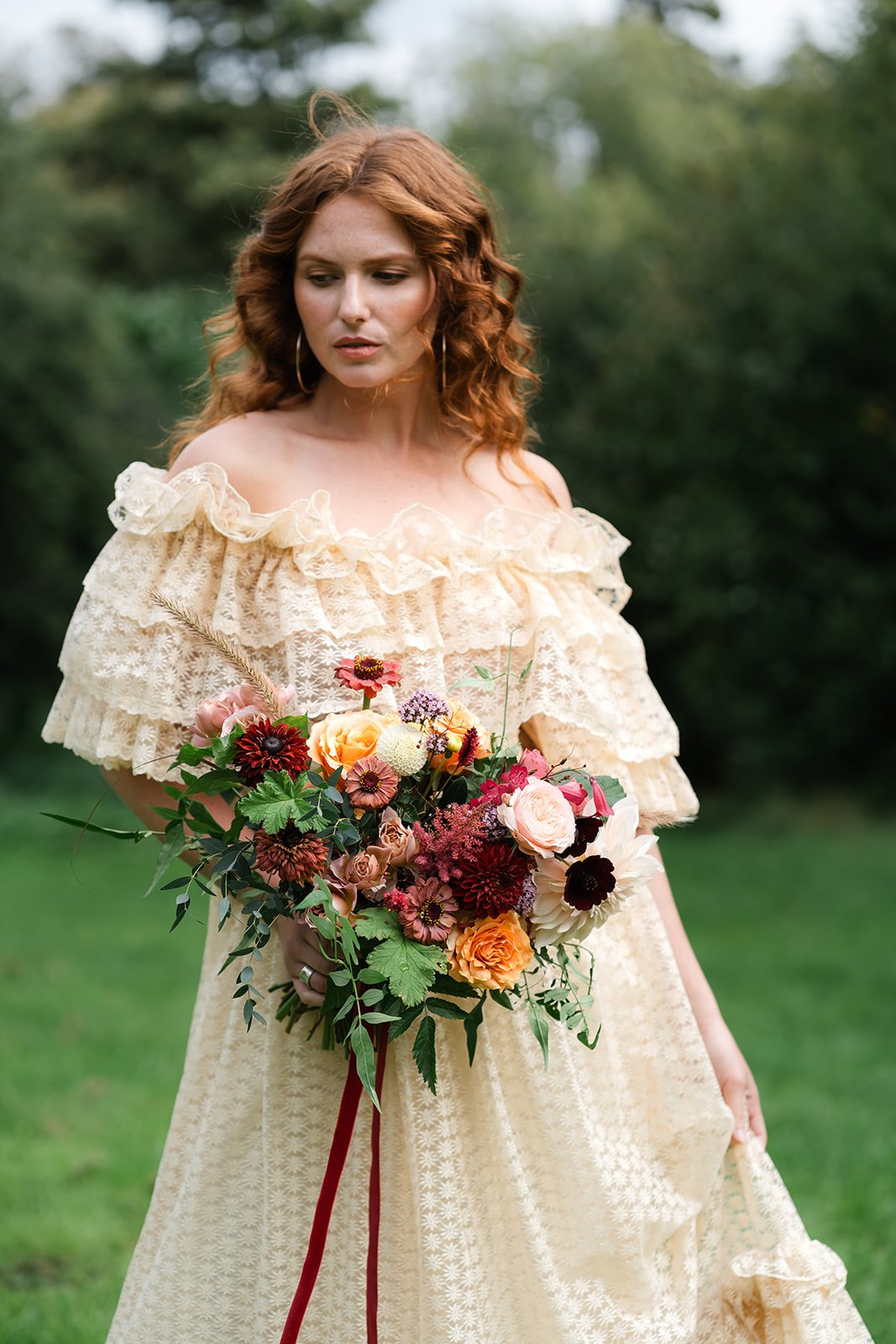 Redhead bride with autumnal flowers 