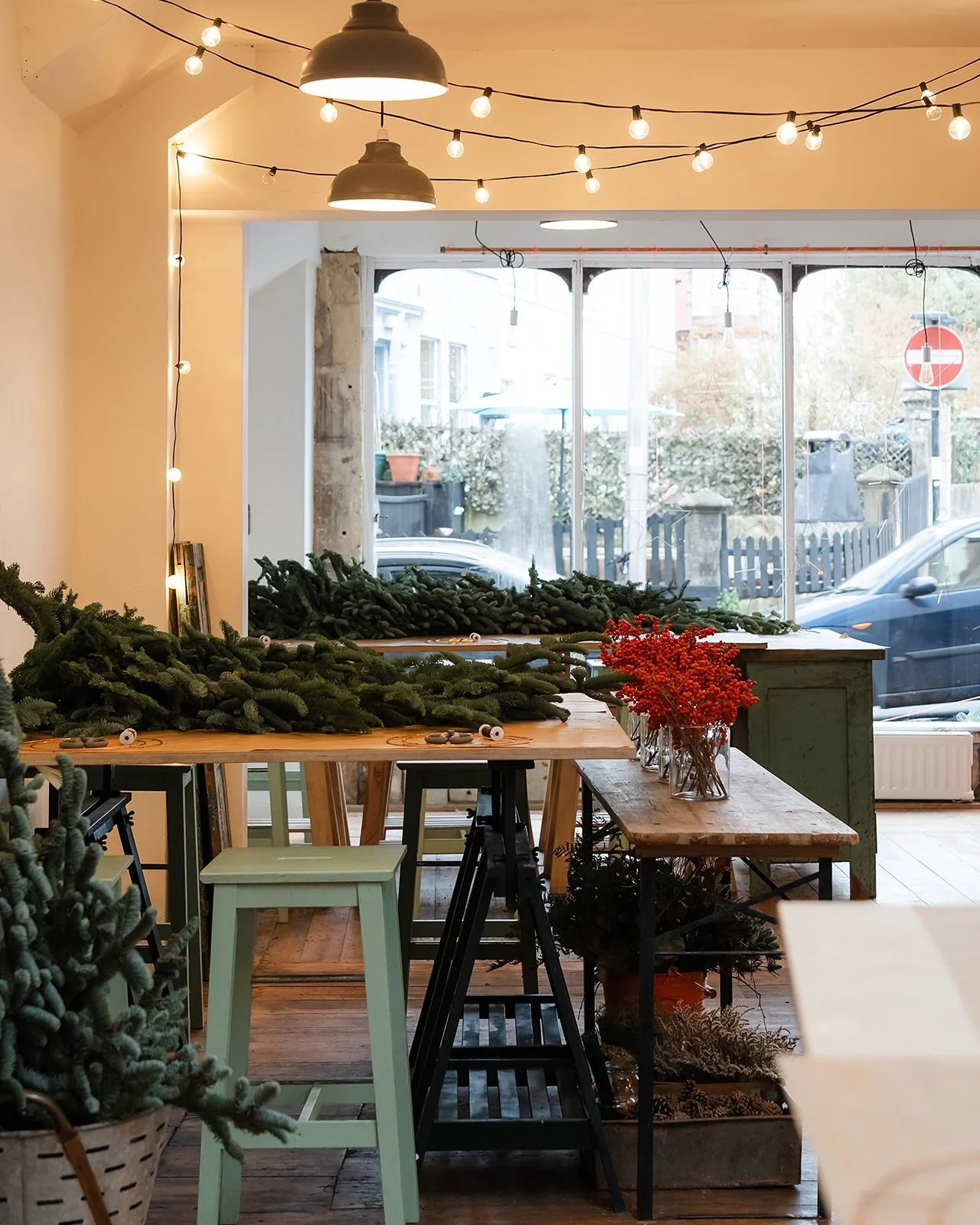 Happy Monday Lovelies&hellip;

We&rsquo;re officially on the Christmas countdown, less than two weeks until our first wreath workshop! The excitement is building and the flower school is about to be transformed into a festive haven. This week the fes