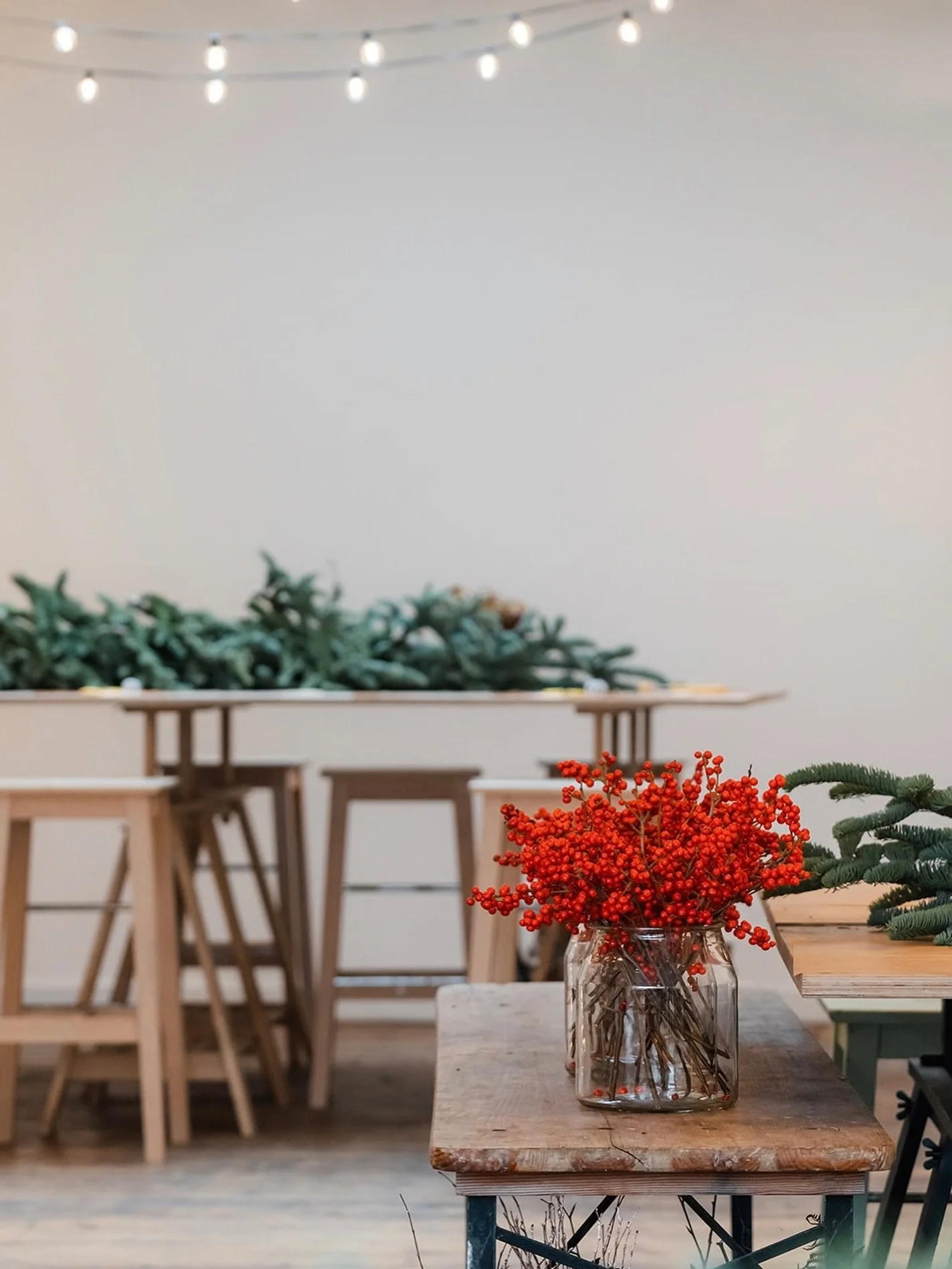 Happy Monday Lovelies!

Today we welcome students for our seasonal one day course, Hello Winter! We&rsquo;ll be creating winter vases and seasonal wreaths, setting the tone for a busy and creative week ahead at The Bath Flower School.

On Thursday ou