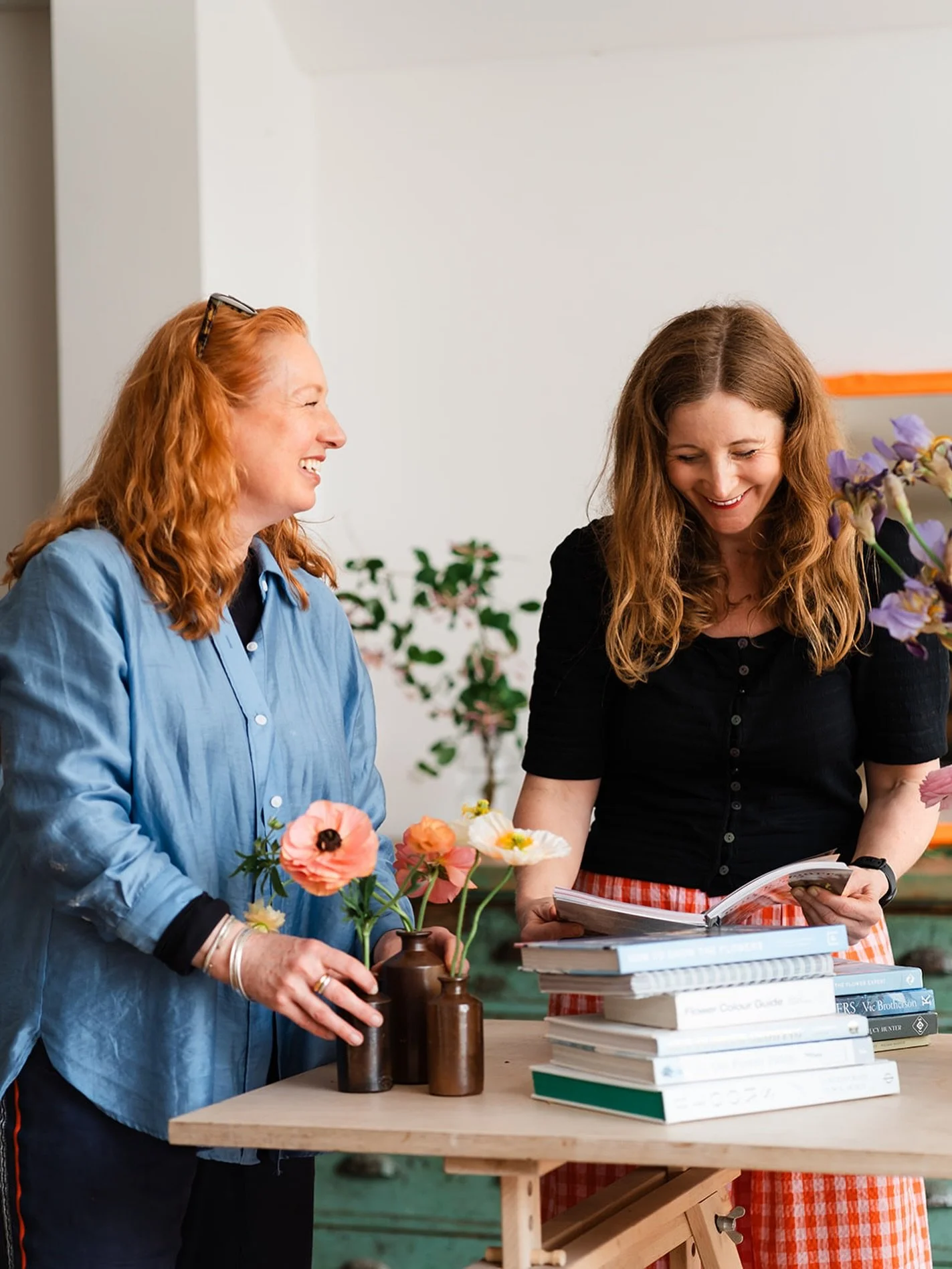 As we settle into January, it feels like a good moment to properly introduce ourselves. We are Verity and Saffy, and together we run The Bath Flower School. We opened the doors to The Bath Flower School in 2019 with a shared love of flowers, teaching